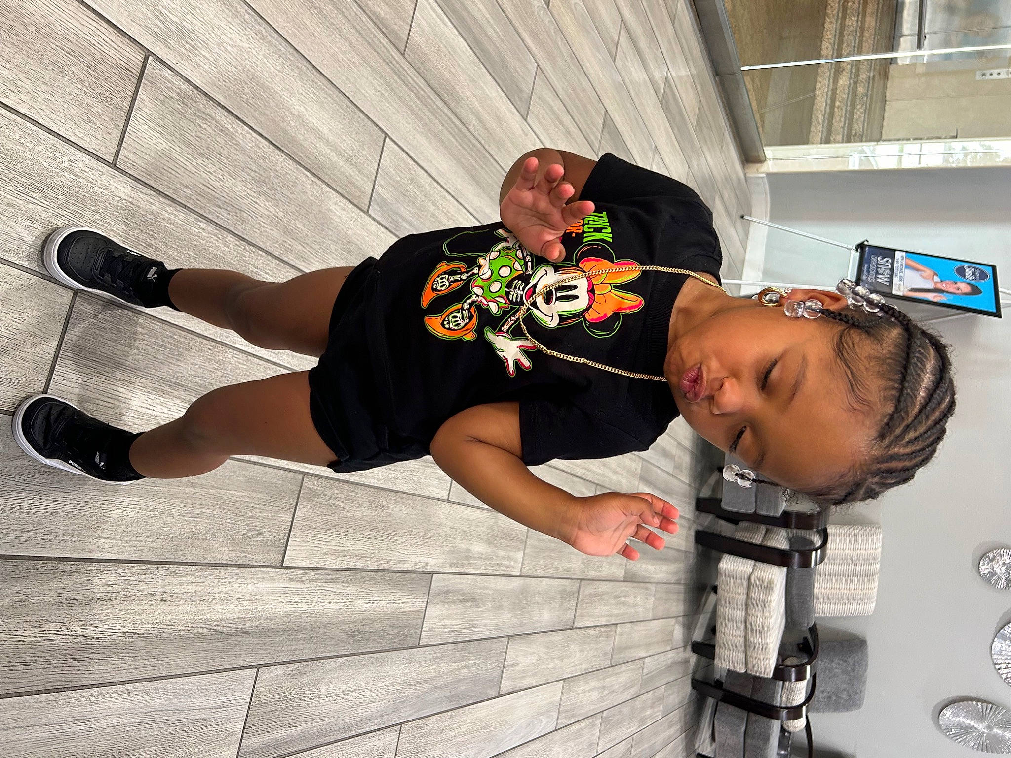 Taylee is registered to the contest to win money with this photo: beer, elbow, eyewear, flooring, fun, happy, human_leg, knee, machine, person, recreation, sitting, sportswear, t_shirt, thigh