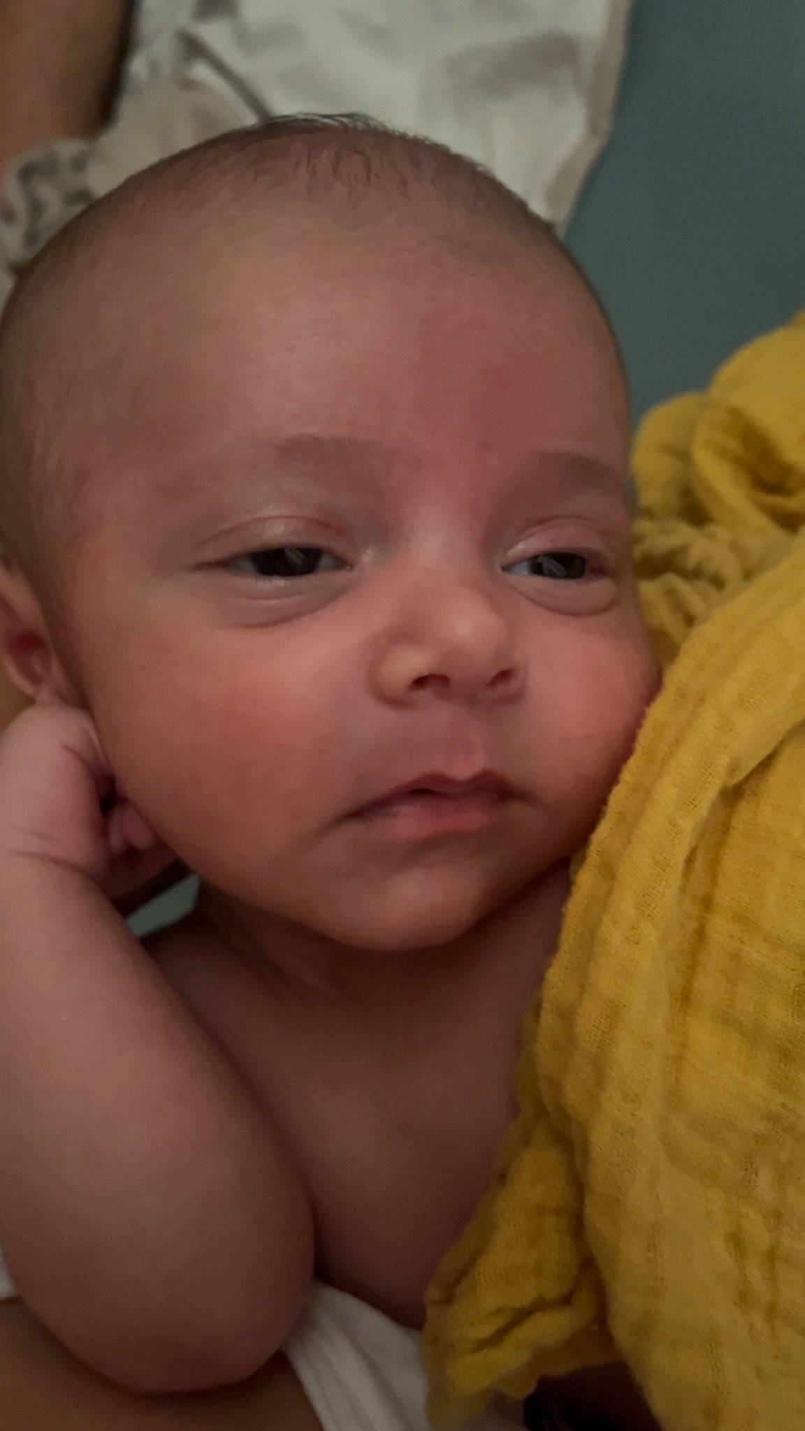 Milan participe au concours pour gagner de l'argent avec cette photo : baby, cheek, chin, comfort, ear, eye, eyebrow, eyelash, facial_expression, finger, forehead, iris, lip, mammal, mouth, nose, person, skin, smile, thumb