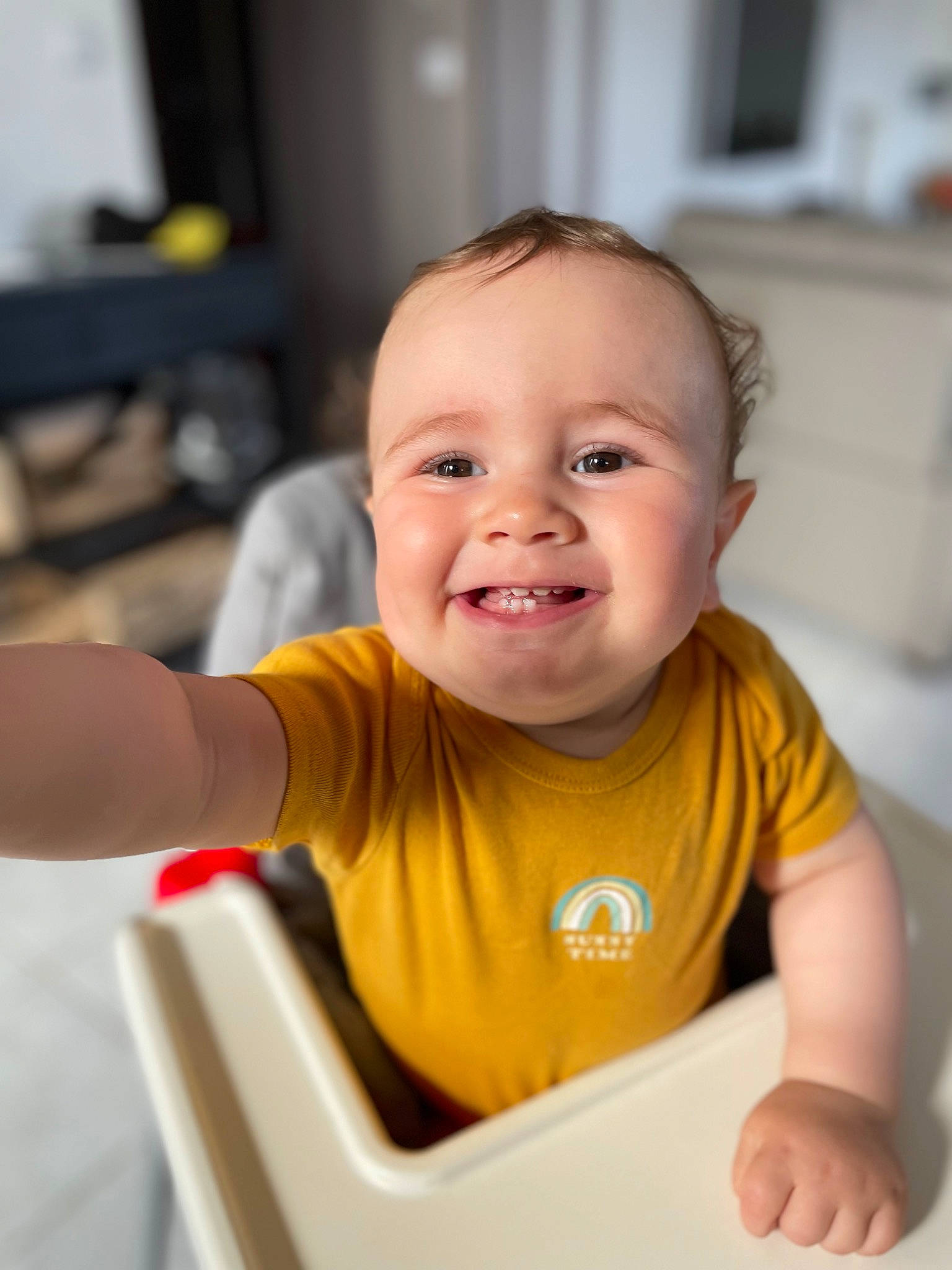 Abel a rejoint le concours — aidez-le/la à gagner de superbes lots ! arm, baby, baby_toddler_clothing, cheek, child, eye, eyebrow, face, finger, fun, happy, head, iris, joy, person, product, sitting, skin, sleeve, smile