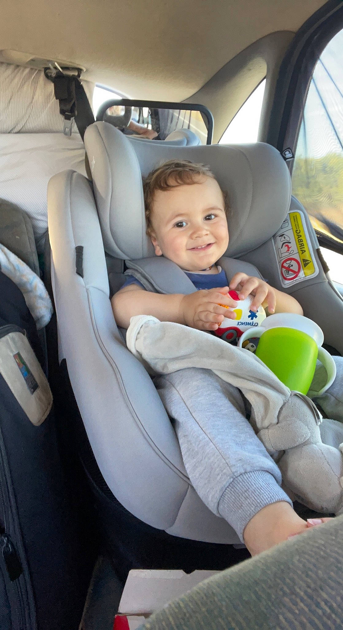 Abel a rejoint le concours — aidez-le/la à gagner de superbes lots ! automotive_design, automotive_exterior, baby, car, car_seat, car_seat_cover, comfort, head_restraint, joy, land_vehicle, mode_of_transport, motor_vehicle, person, plant, seat_belt, smile, steering_part, steering_wheel, vehicle, vehicle_door