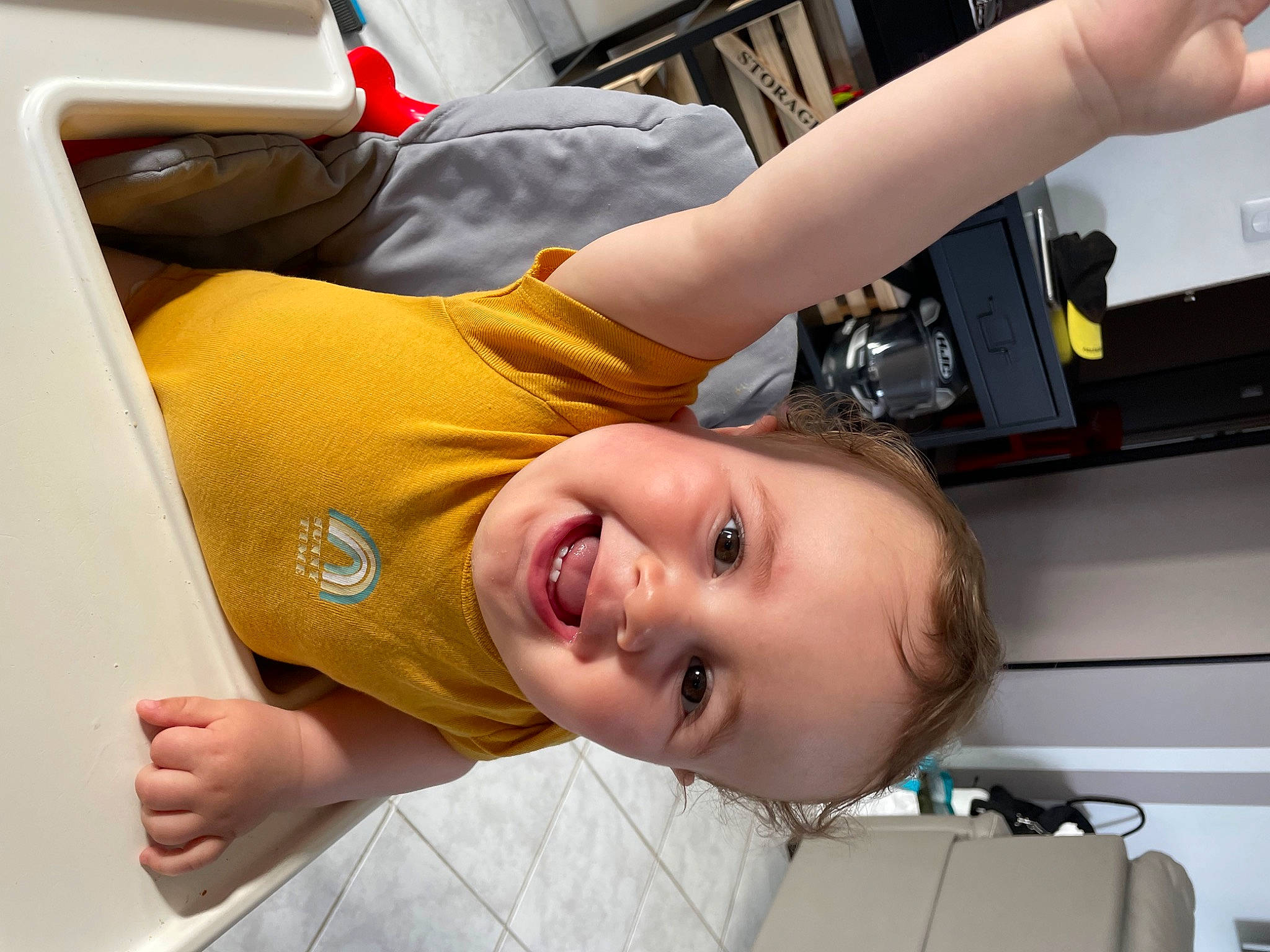 Abel a rejoint le concours — aidez-le/la à gagner de superbes lots ! arm, cheek, chest, child, elbow, eyelash, finger, fun, gesture, hand, happy, jaw, joint, joy, mouth, muscle, nose, person, shoulder, skin