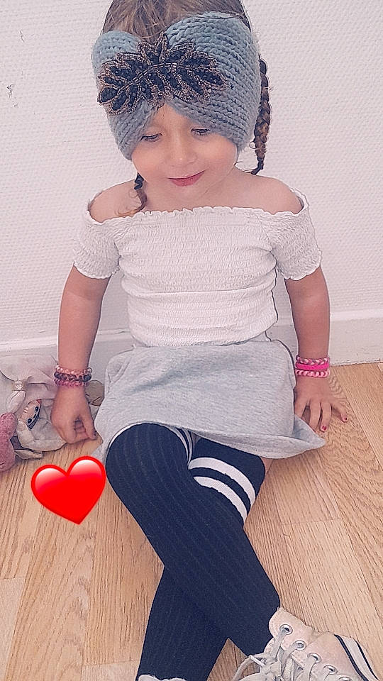 Shanna a rejoint le concours — aidez-le/la à gagner de superbes lots ! arm, balloon, beauty, cap, elbow, eye, face, happy, head, headwear, human_body, joy, knee, neck, person, pink, shoulder, sleeve, sportswear, thigh