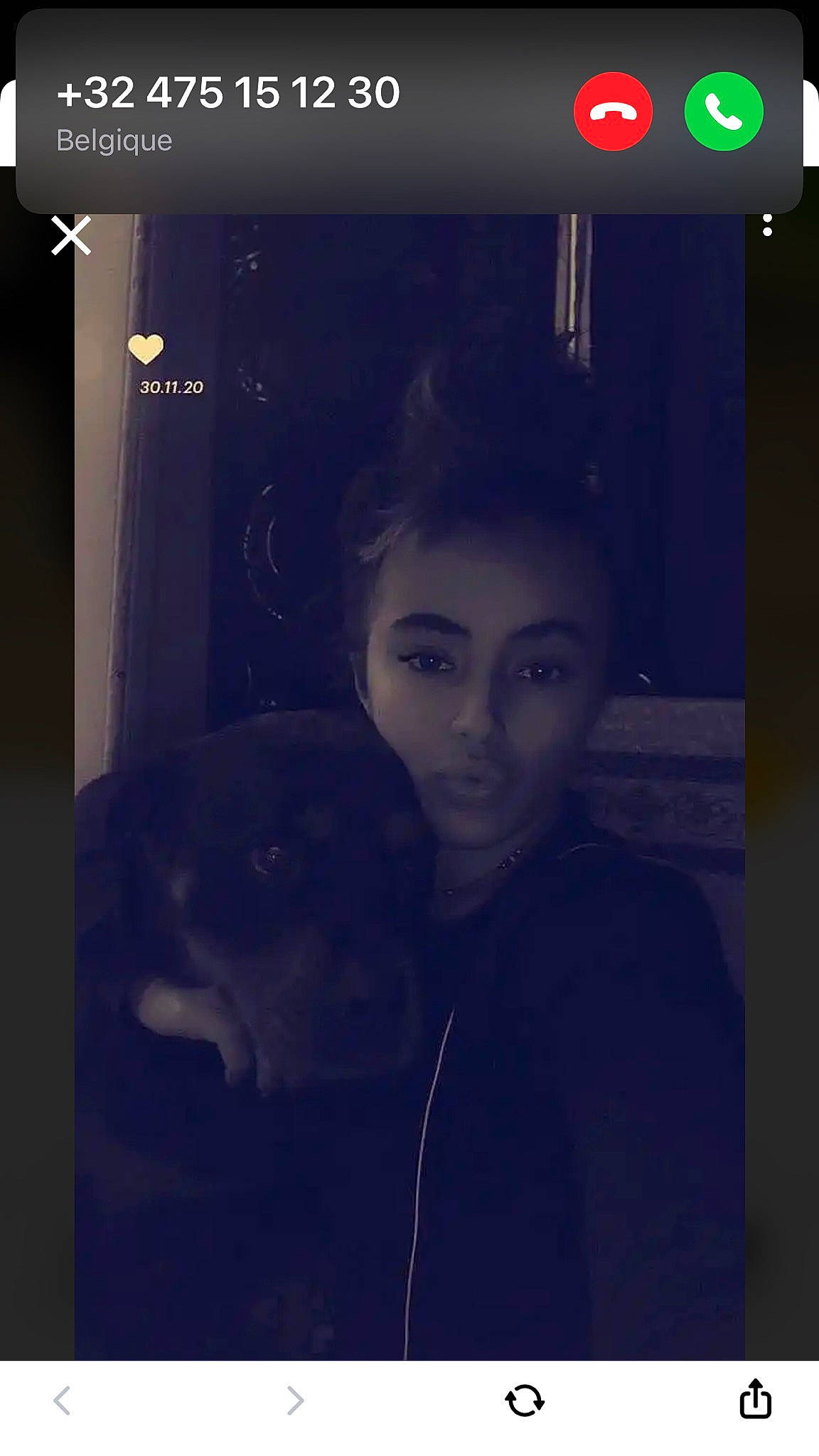 Kaira a rejoint le concours — aidez-le/la à gagner de superbes lots ! darkness, electric_blue, eyelash, eyewear, flash_photography, font, fun, fur, magenta, midnight, multimedia, night, photo_caption, portrait, portrait_photography, room, screenshot, square