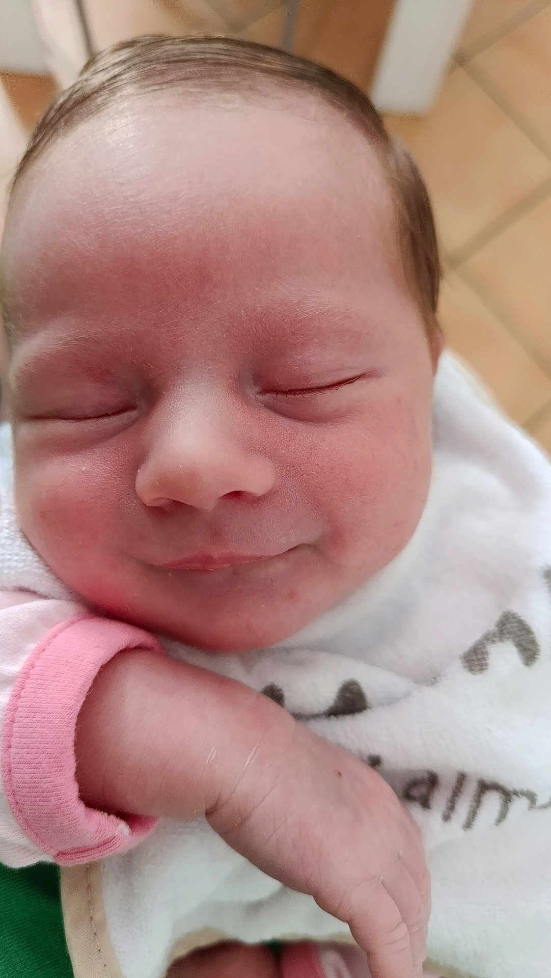 Maria a rejoint le concours — aidez-le/la à gagner de superbes lots ! newborn, baby, infant, sleeping, face, hand, blanket, clothing, pink, skin, closeup, peaceful, cute, resting, indoors, soft, expression, wrapped, smile, young