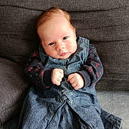 Maria participe au concours pour gagner de l'argent avec cette photo : baby, child, clothing, couch, cozy, cute, denim_dress, expression, face, furniture, hands, home, indoor, infant, light, long_sleeve_shirt, person, pink_socks, portrait, sitting