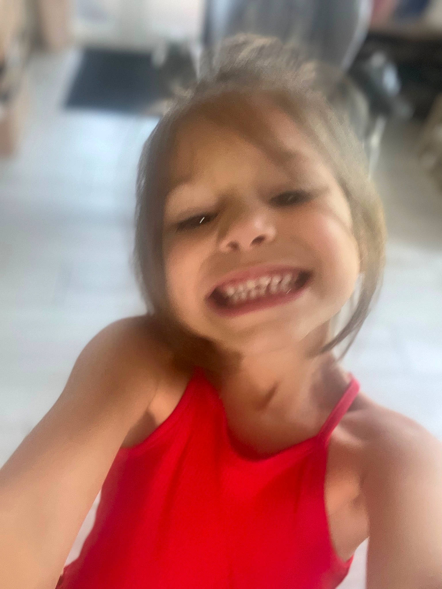 Selena a rejoint le concours — aidez-le/la à gagner de superbes lots ! active_tank, cheek, chest, child, ear, eye, eyebrow, fun, happy, iris, joy, leisure, lip, mouth, neck, nose, person, skin, sleeveless_shirt, smile