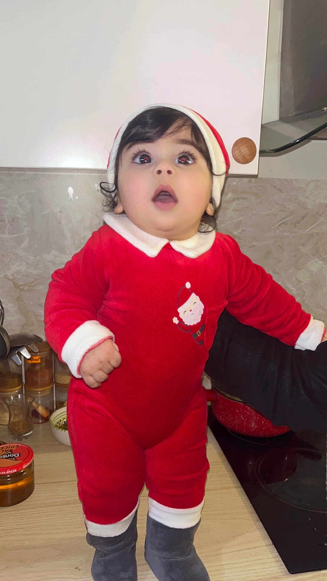 Dylan participe au concours pour gagner de l'argent avec cette photo : baby, bodypart, clothing, coat, costume, face, finger, hand, head, helmet, indoors, interiordesign, jacket, knitwear, pants, person, photography, portrait, sleeve, sweater