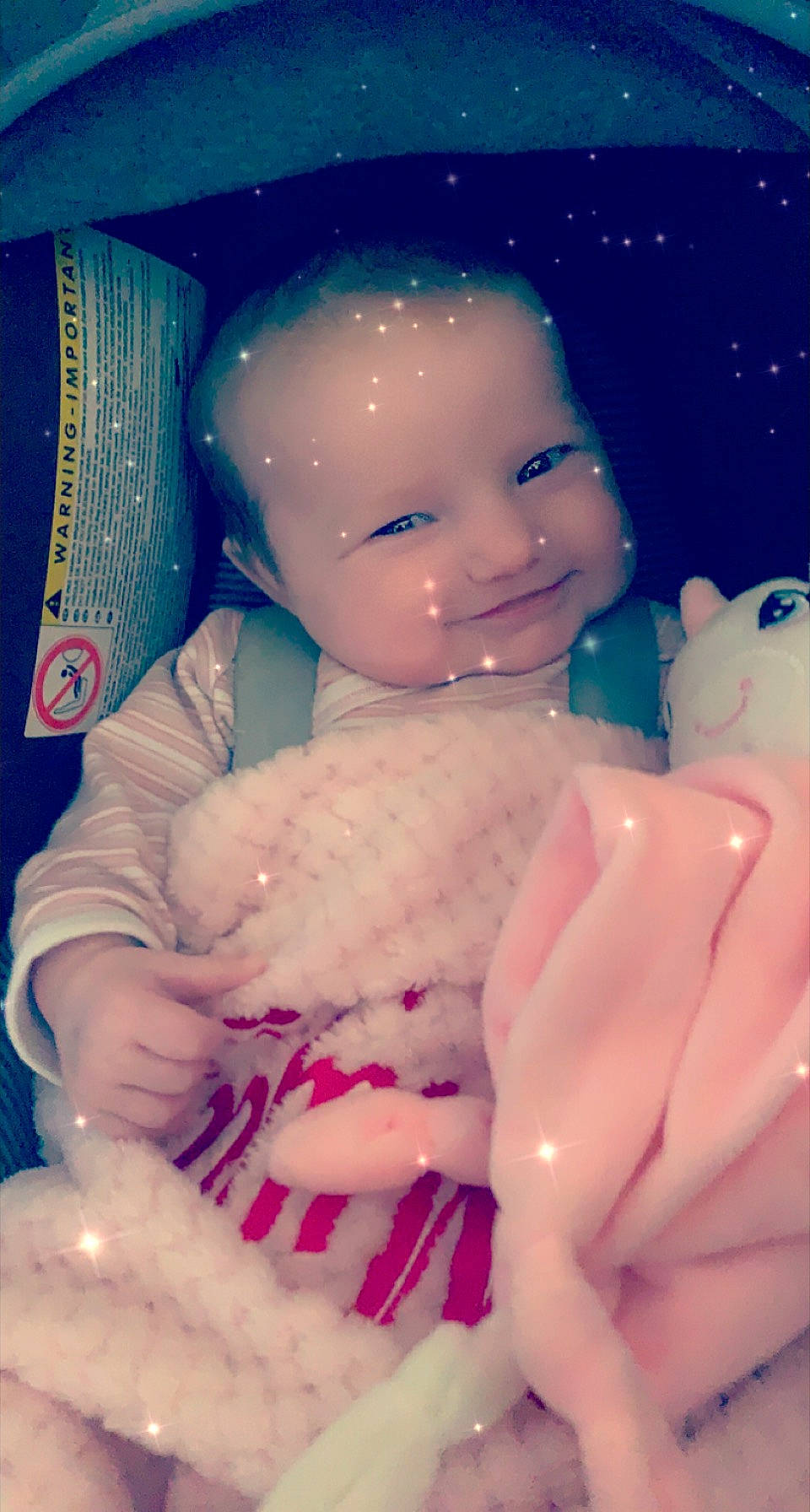 Miya a rejoint le concours — aidez-le/la à gagner de superbes lots ! cheek, chest, child, eyebrow, finger, gesture, happy, human_body, lip, mouth, nail, nose, person, pink, product, skin, smile, textile, thumb, toy