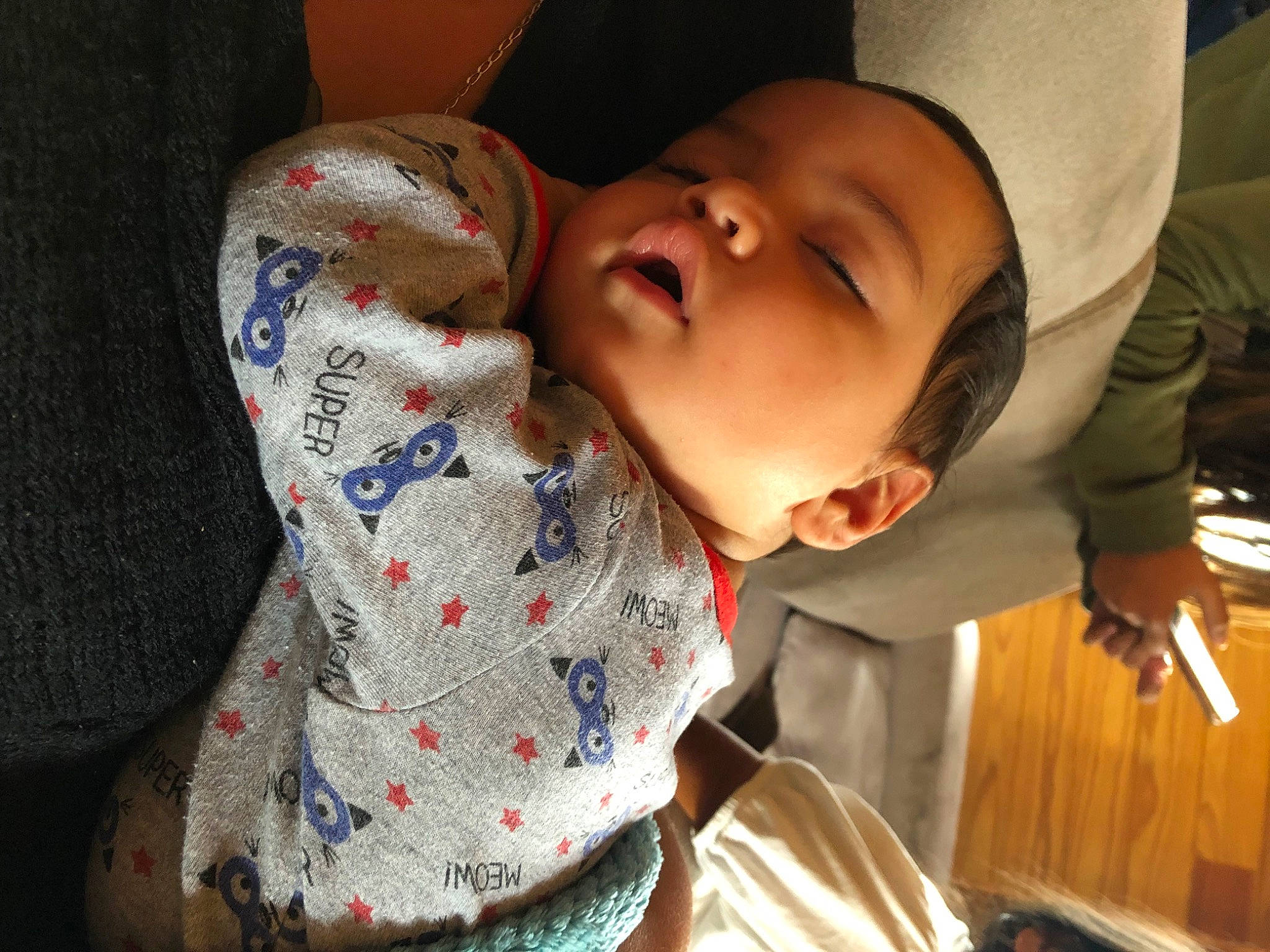 Ayden a rejoint le concours — aidez-le/la à gagner de superbes lots ! baby, baby_toddler_clothing, cheek, chin, comfort, eyebrow, eyelash, finger, forehead, happy, human_body, iris, lip, mouth, neck, nose, person, skin, sleeve, smile