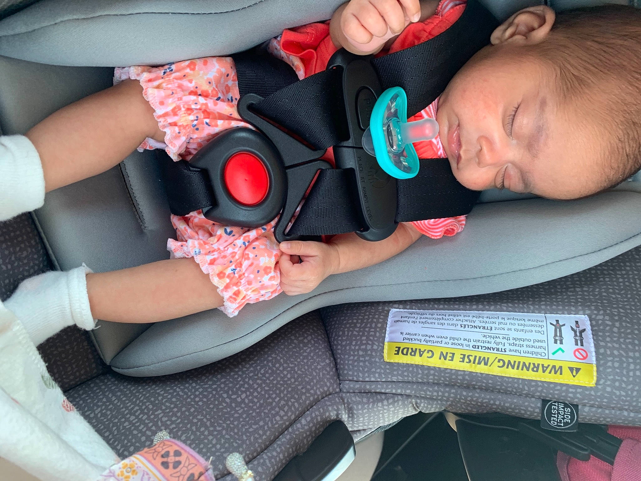 Irha is registered to the contest to win money with this photo: baby, baby_carriage, baby_in_car_seat, baby_products, baby_toddler_clothing, car_seat, car_seat_cover, child, comfort, finger, hand, human_leg, lap, person, product, seat_belt, thigh, toddler, trunk, vehicle