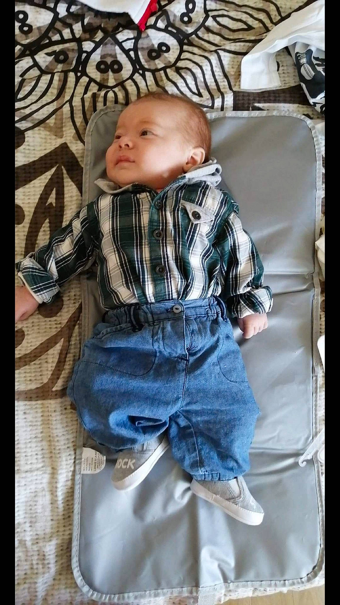 Tiago a rejoint le concours — aidez-le/la à gagner de superbes lots ! baby, cheek, child, cool, denim, jeans, person, photography, sitting, smile, textile, toddler