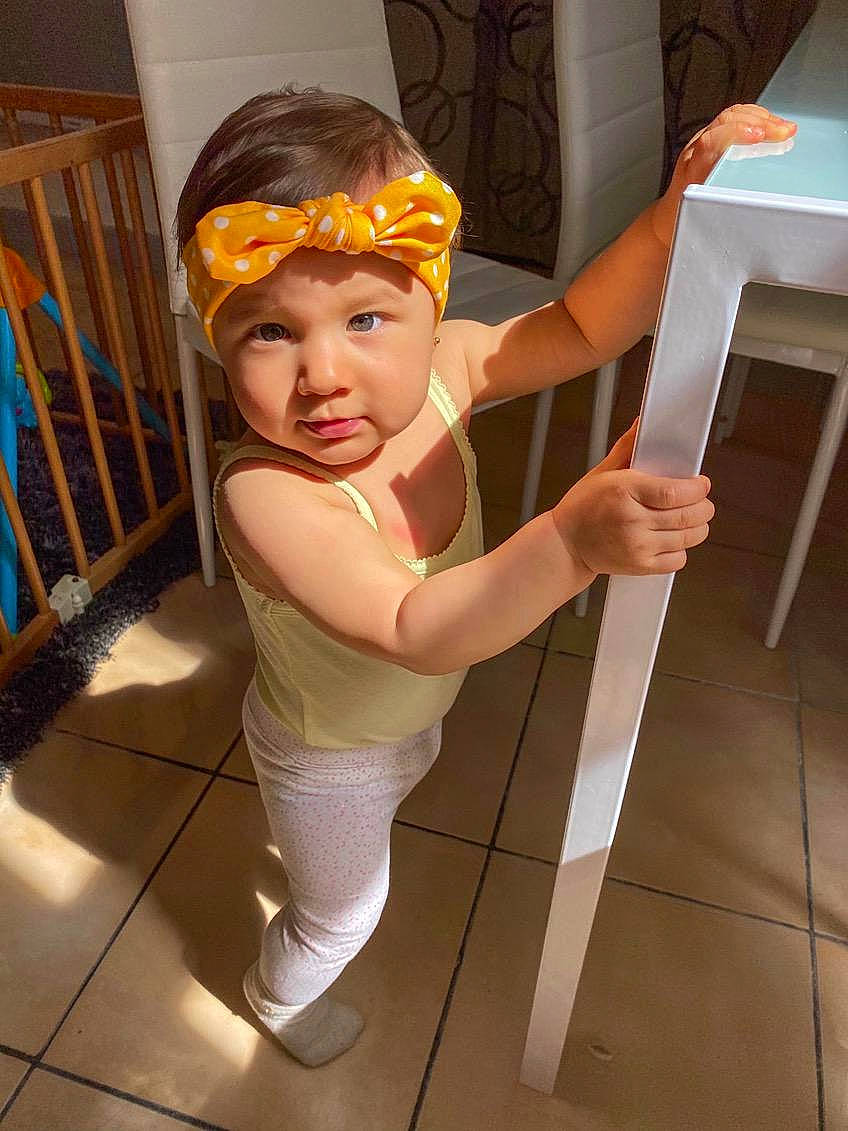 Héloïse participe au concours pour gagner de l'argent avec cette photo : child, costume, fashion_accessory, headband, headgear, headwear, person, toddler