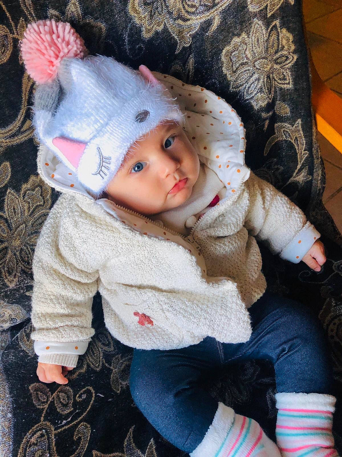 Héloïse a rejoint le concours — aidez-le/la à gagner de superbes lots ! baby, cheek, child, crochet, headgear, headwear, knit_cap, knitting, person, pink, skin, toddler, wool