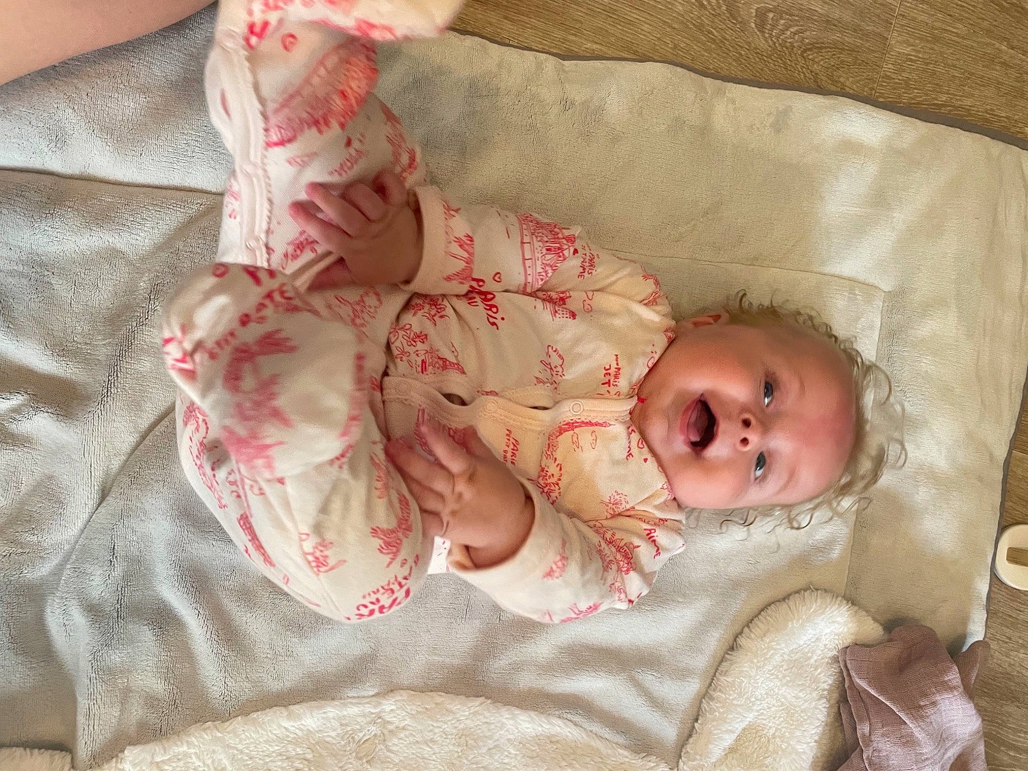 Chiara participe au concours pour gagner de l'argent avec cette photo : baby, baby_products, baby_safety, baby_sleeping, baby_toddler_clothing, bedding, bedtime, cheek, child, comfort, head, linens, pattern, person, room, skin, sleep, toddler