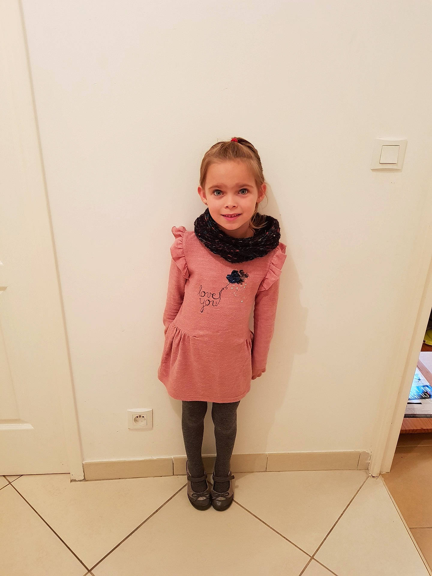 Savanah participe au concours pour gagner de l'argent avec cette photo : abdomen, child, clothing, coat, day, fun, girl, joint, joy, outerwear, person, pink, product, shoulder, skin, sleeve, smile, standing, textile, toddler