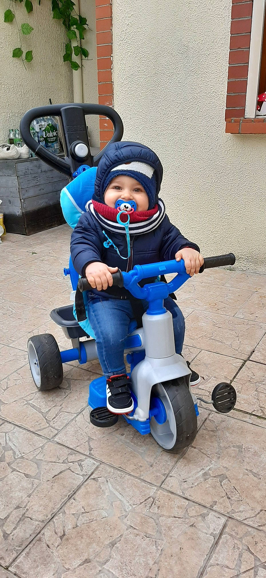 Sohan a rejoint le concours — aidez-le/la à gagner de superbes lots ! baby_products, child, headwear, person, product, riding_toy, toddler, tricycle, vehicle