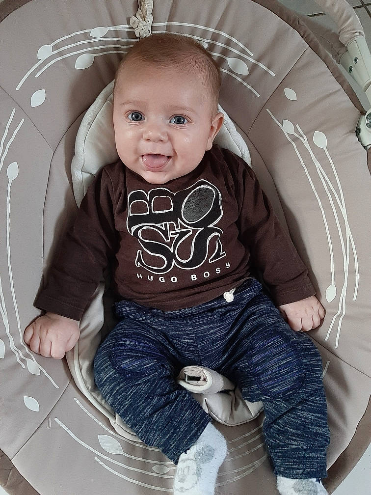 Sohan participe au concours pour gagner de l'argent avec cette photo : baby, child, person, photography, sitting, toddler