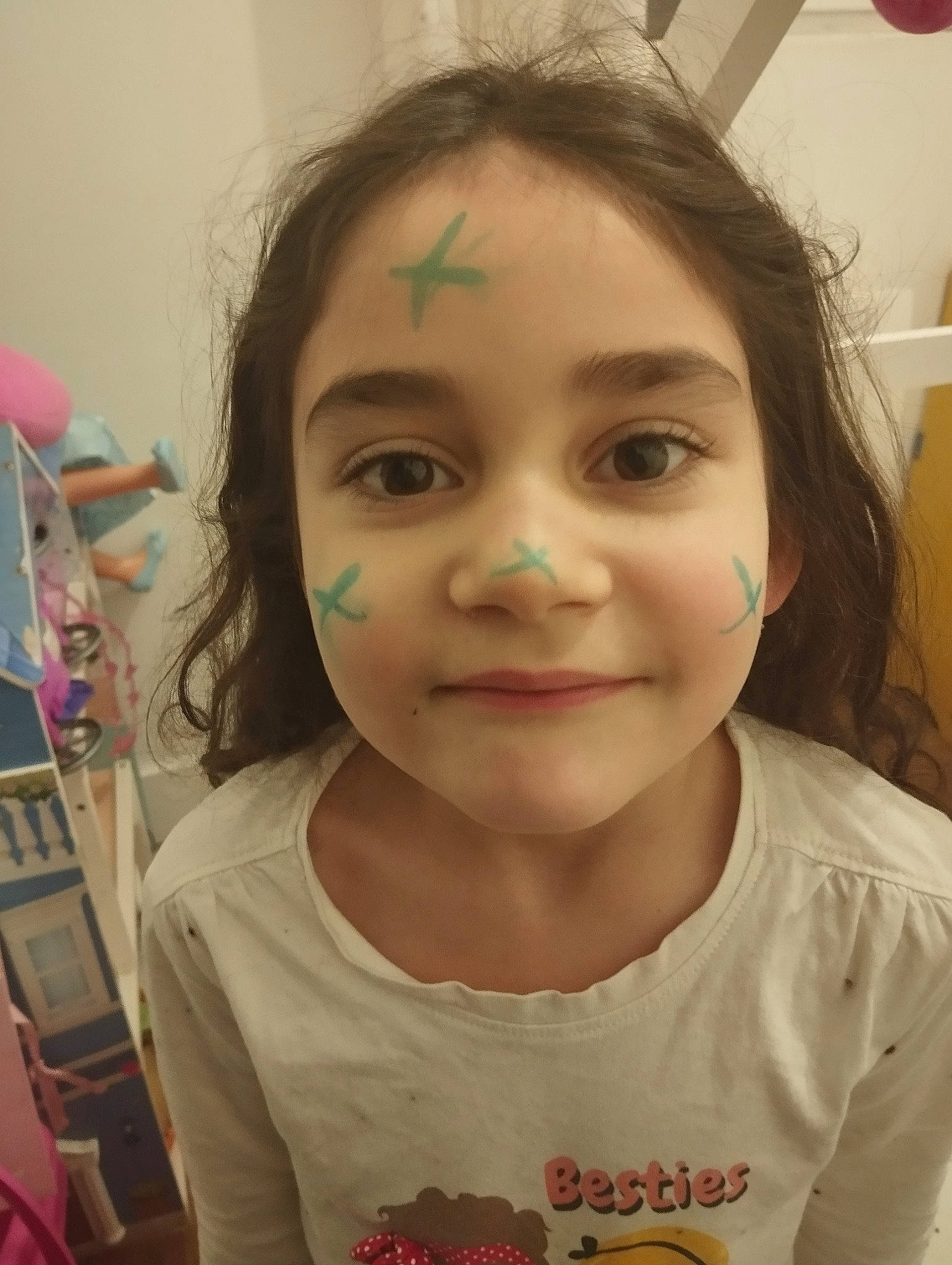 Mila a rejoint le concours — aidez-le/la à gagner de superbes lots ! cheek, chin, ear, eyebrow, eyelash, facial_expression, forehead, gesture, hair, happy, iris, jaw, joy, lip, mouth, neck, nose, person, shoulder, skin