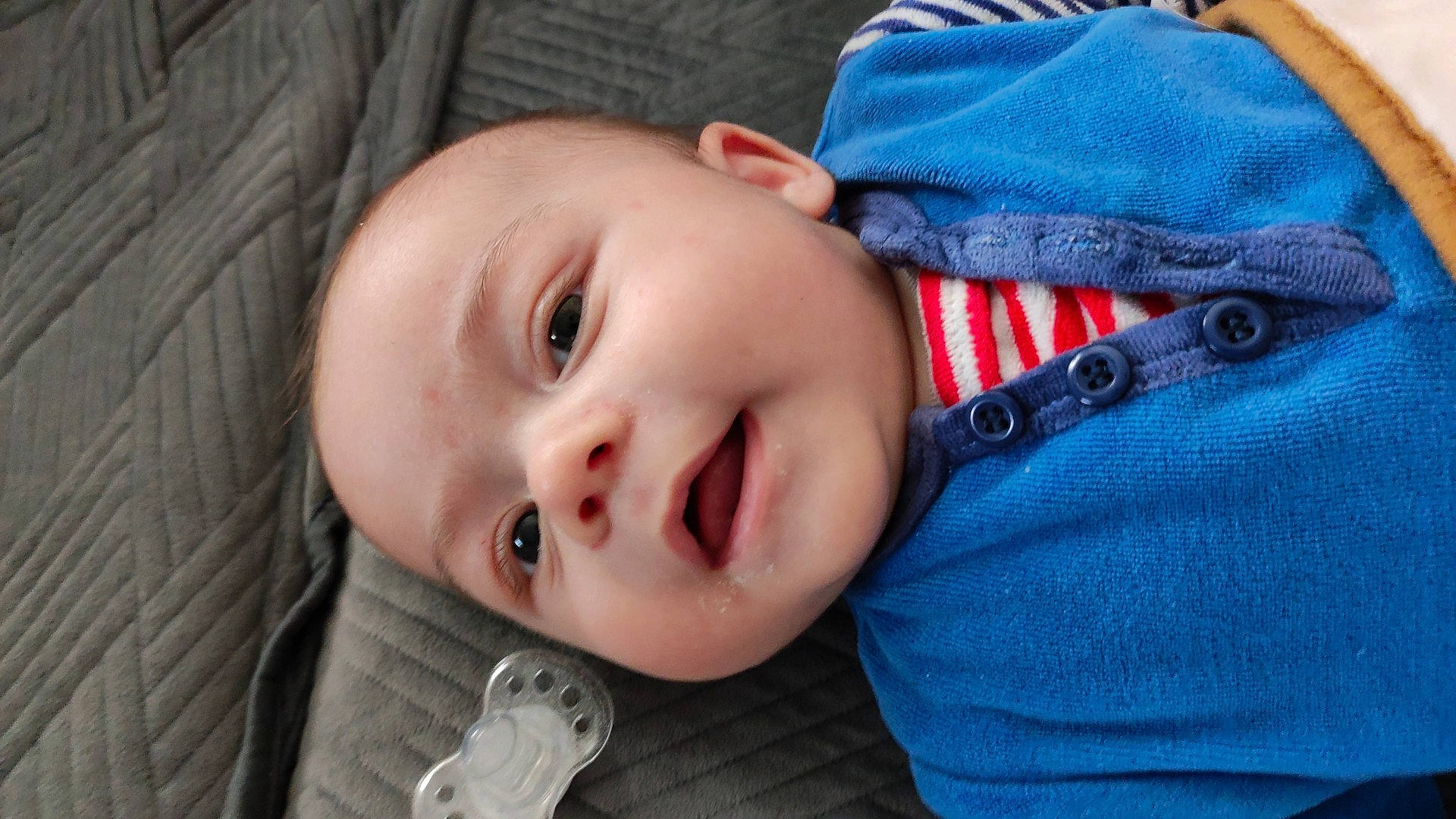 Théo participe au concours pour gagner de l'argent avec cette photo : baby, baby_toddler_clothing, cheek, child, chin, close_up, comfort, eye, flash_photography, happy, head, iris, lip, mouth, nose, person, skin, sleeve, smile, toddler