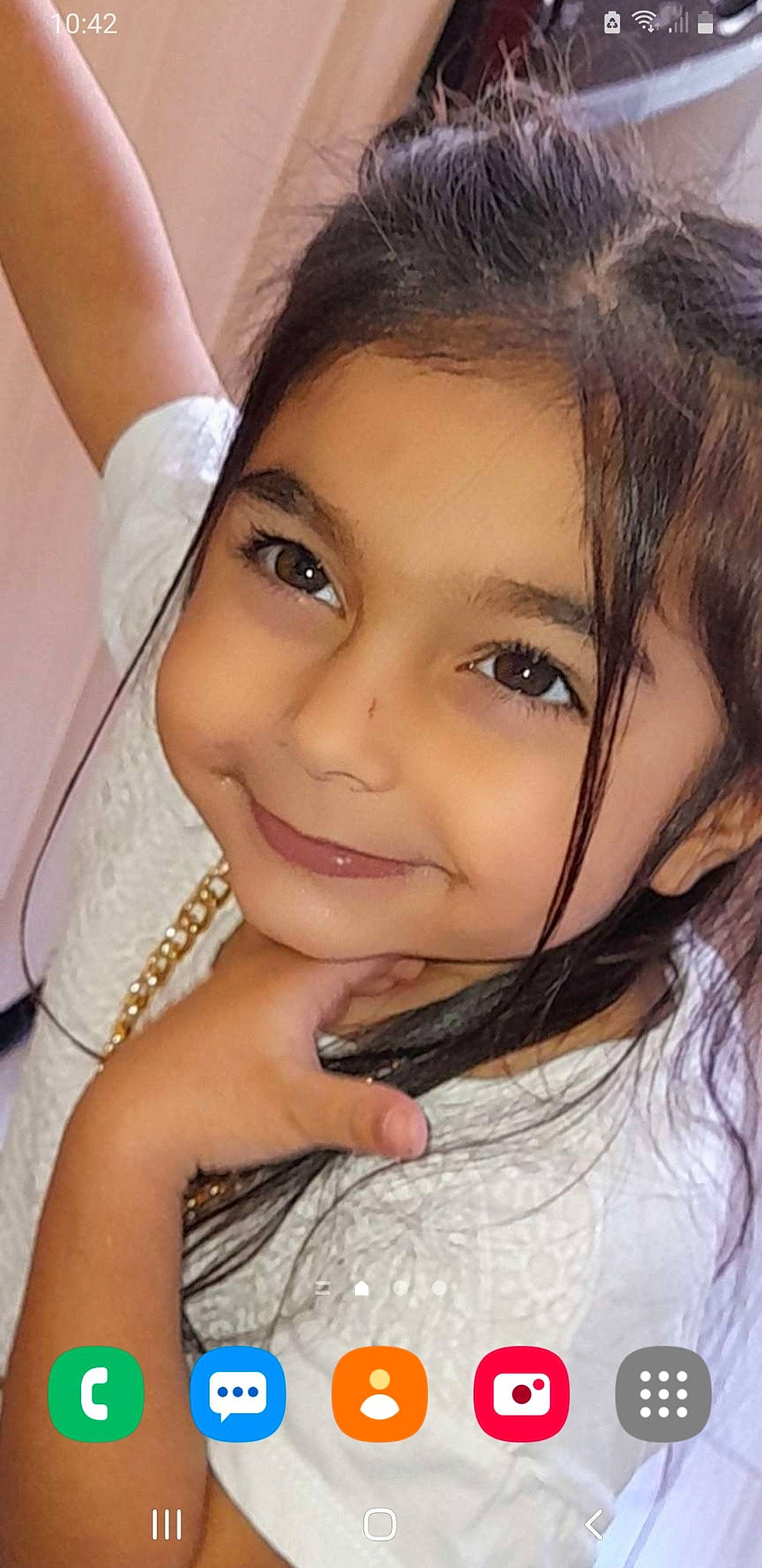 Tahicyana a rejoint le concours — aidez-le/la à gagner de superbes lots ! cheek, child, chin, eyebrow, eyelash, facial_expression, flash_photography, forehead, gesture, happy, iris, jaw, joy, lip, long_hair, mouth, neck, nose, person, skin