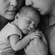 Aëlie participe au concours pour gagner de l'argent avec cette photo : adult, affection, baby, black_and_white, close_up, emotion, face, family, father, gentle, hands, infant, love, mother, parent, peaceful, portrait, skin, sleeping, tender