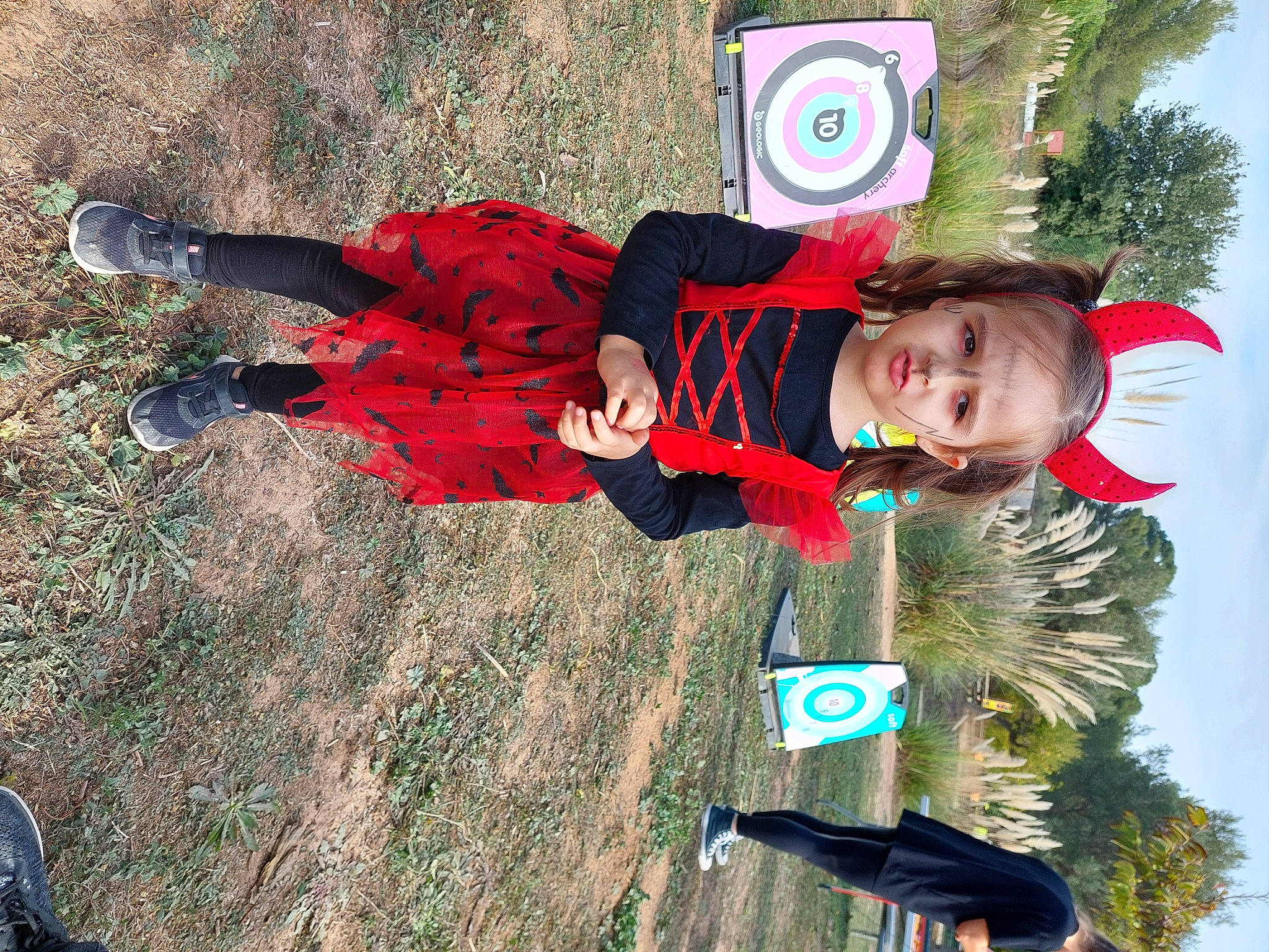 Maléna participe au concours pour gagner de l'argent avec cette photo : baby, child, fictional_character, fun, grass, happy, hat, holiday, leisure, people_in_nature, person, photography, plant, play, recreation, shadow, smile, soil, toddler, travel