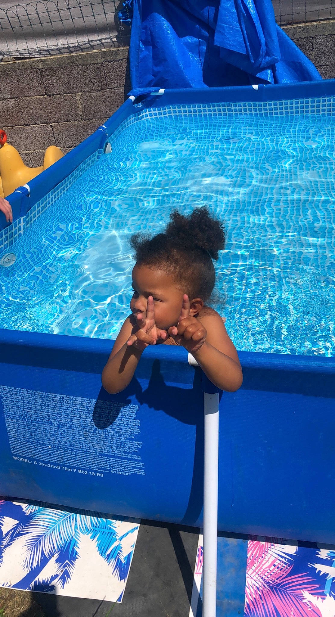 Loéna participe au concours pour gagner de l'argent avec cette photo : aqua, azure, bathing, blue, child, chute, electric_blue, fun, games, happy, indoor_games_and_sports, inflatable, leisure, leisure_centre, person, play, recreation, swimming_pool, toddler, vacation