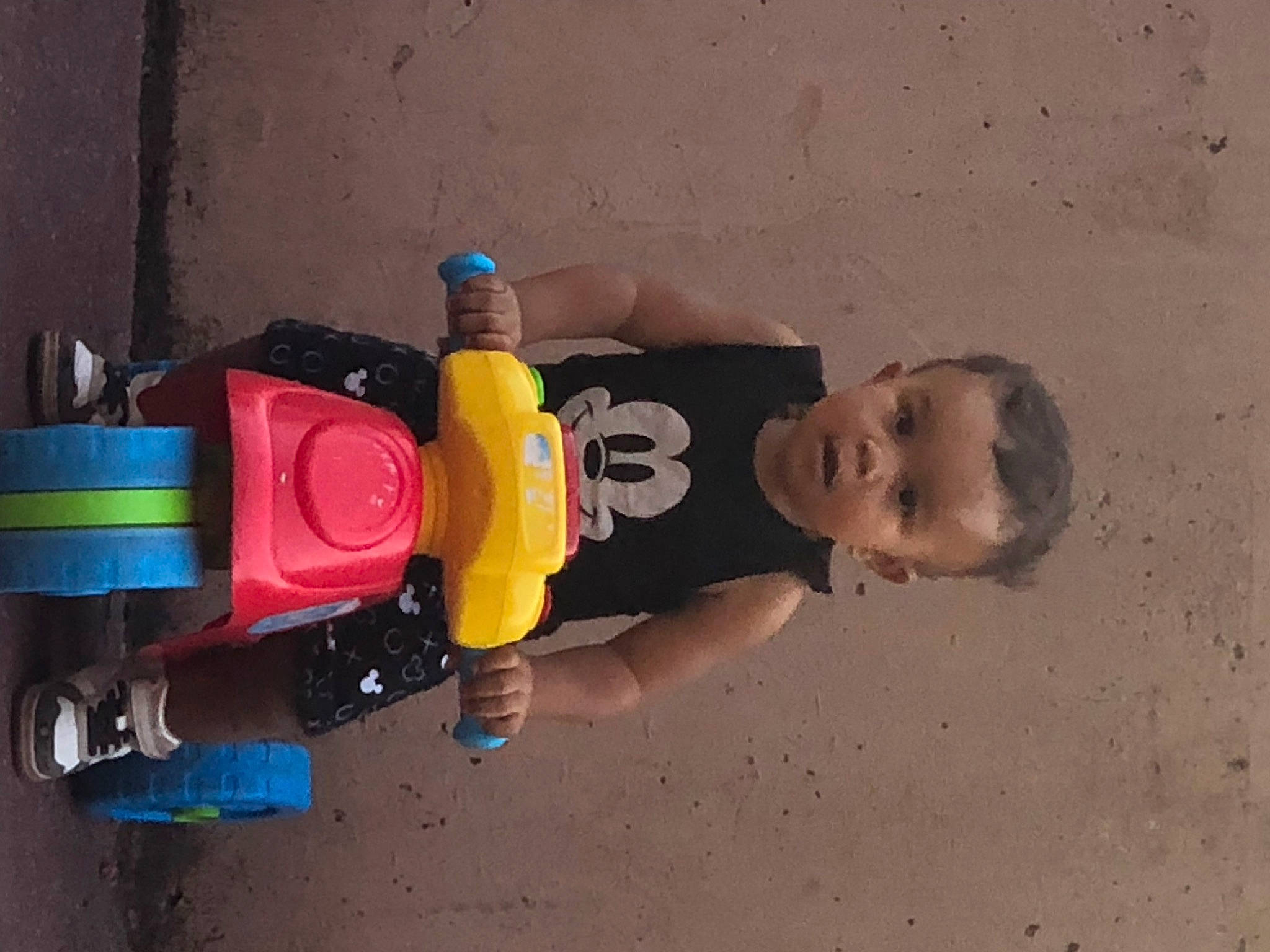 Djeylan a rejoint le concours — aidez-le/la à gagner de superbes lots ! box, child, concrete, fun, gas, machine, person, plastic, play, tire, toddler, toy, water