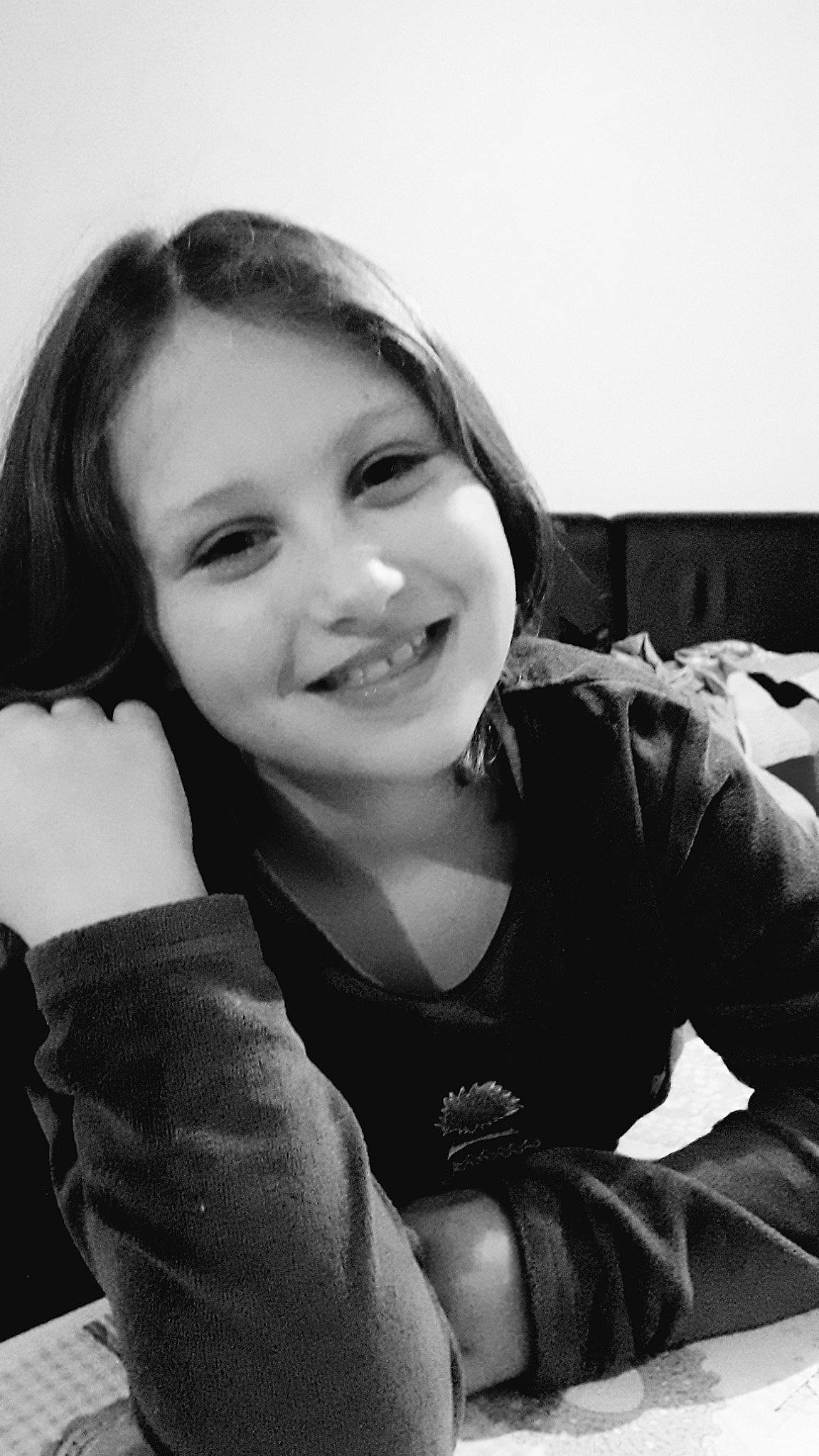 Suzon a rejoint le concours — aidez-le/la à gagner de superbes lots ! beauty, black, black_and_white, child, eye, face, facial_expression, gesture, joy, laugh, lip, monochrome, monochrome_photography, mouth, nose, person, photograph, photography, sitting, smile