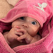Louise participe au concours pour gagner de l'argent avec cette photo : adorable, baby, blue_eyes, child, close_up, cozy, cute, expression, face, hands, hooded_towel, indoor, infant, newborn, pink_towel, portrait, skin, small_hands, soft_texture, wrapped