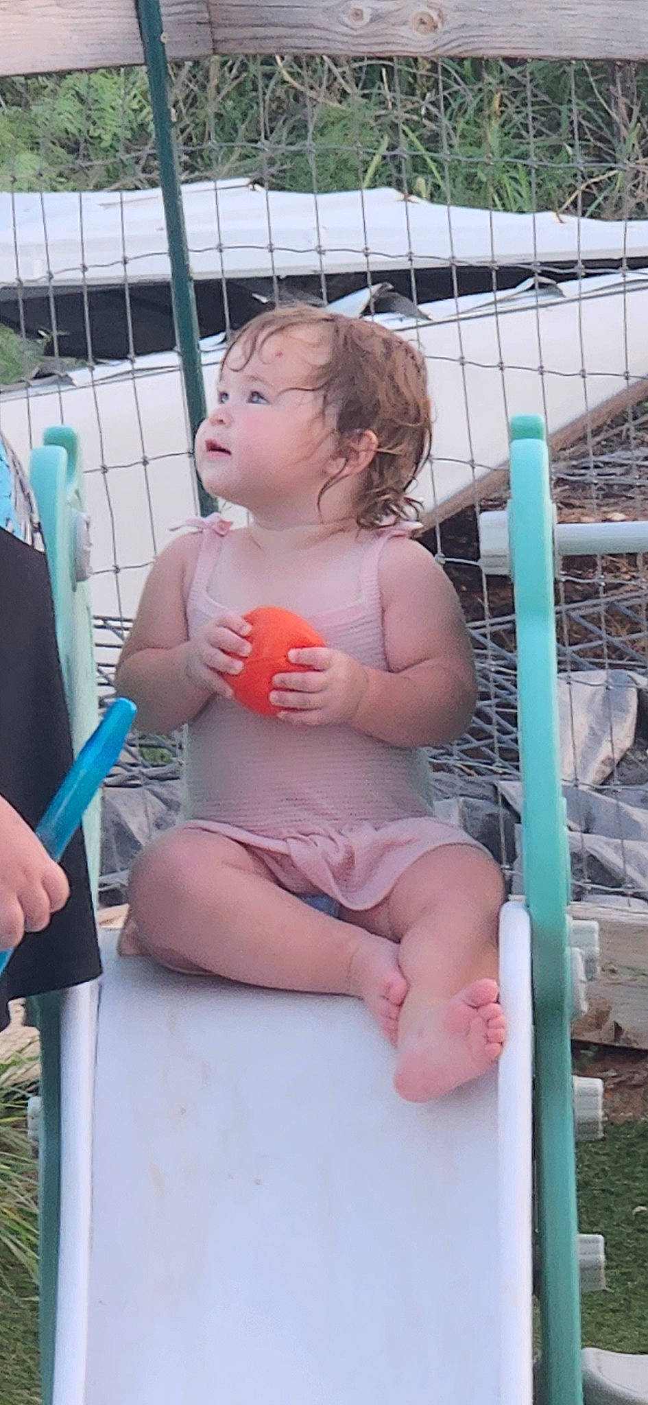 Lianna is registered to the contest to win money with this photo: baby, baby_toddler_clothing, barefoot, bathing, chest, finger, foot, hand, human_leg, knee, leg, leisure, mouth, muscle, person, pink, skin, stomach, thigh, thumb