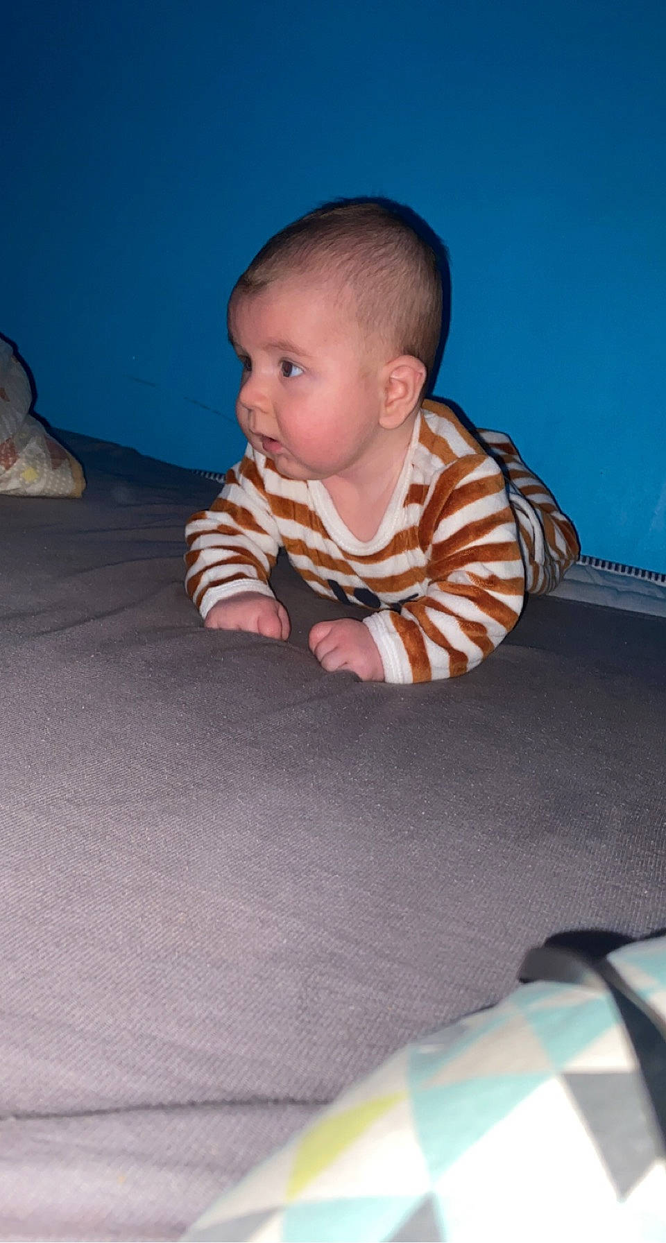 Mylan participe au concours pour gagner de l'argent avec cette photo : baby, baby_toddler_clothing, cheek, child, comfort, crawling, electric_blue, finger, flash_photography, floor, flooring, fun, happy, hardwood, hood, person, sitting, sleeve, standing, toddler