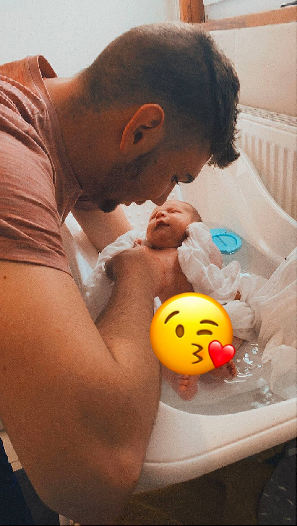 Mylan a rejoint le concours — aidez-le/la à gagner de superbes lots ! abdomen, baby, ball, chest, child, finger, fun, happy, head, indoor_games_and_sports, leisure, mouth, nail, nose, person, play, recreation, skin, stuffed_toy, toddler