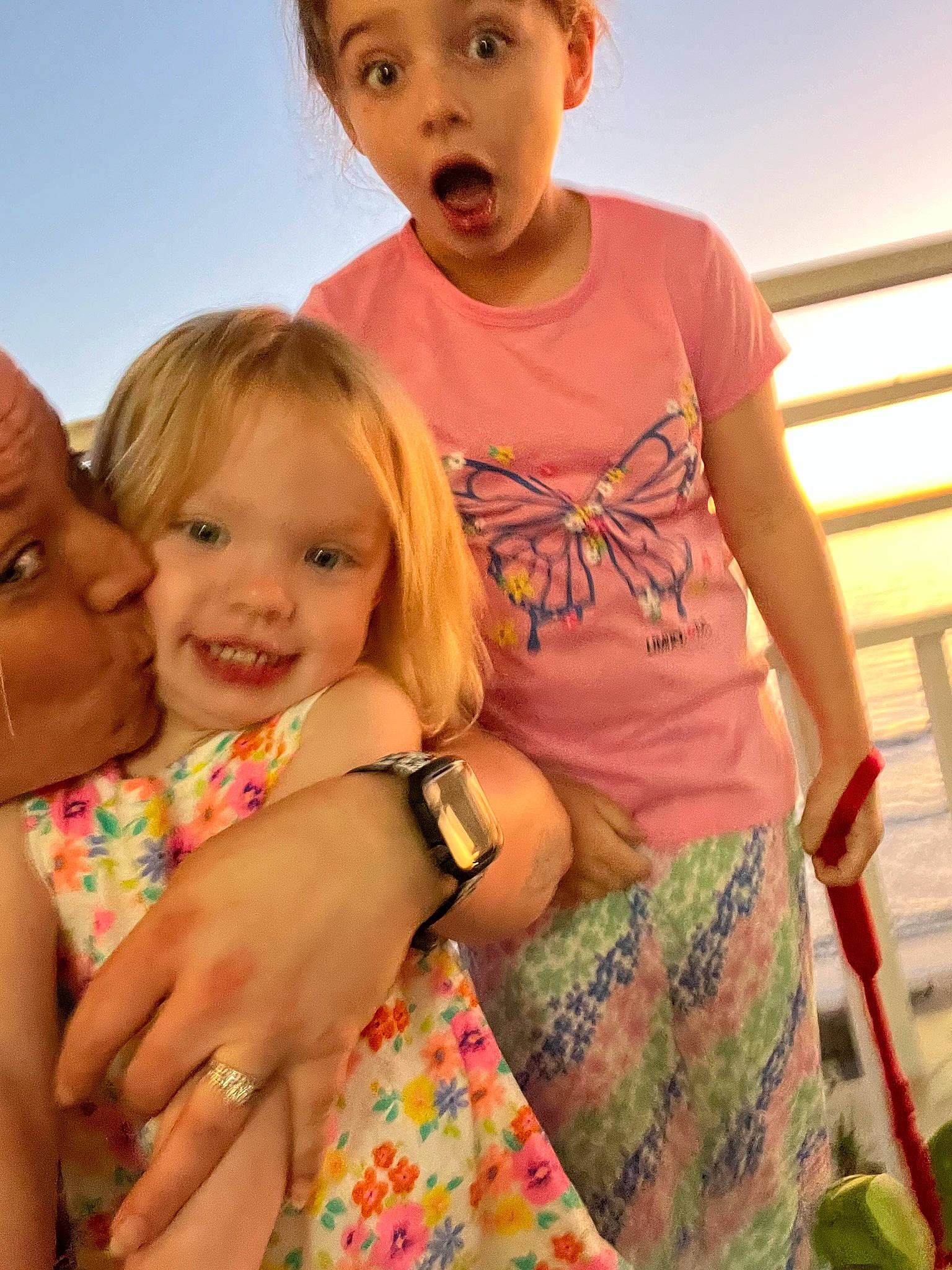 Robin is registered to the contest to win money with this photo: eye, face, facial_expression, finger, gesture, hair, hairstyle, hand, happy, head, human, human_body, interaction, iris, joy, lip, nose, organ, people_in_nature, person