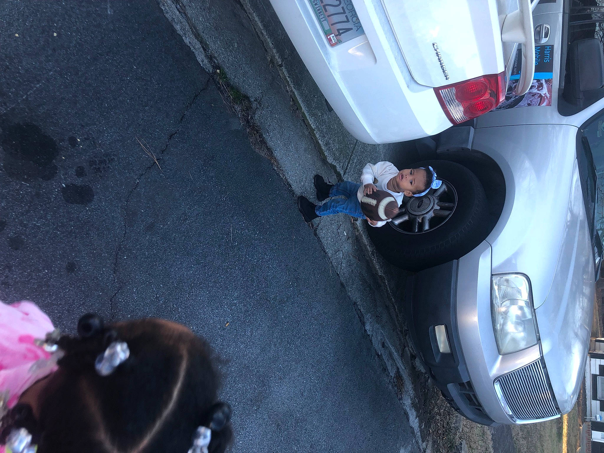 Eliana is registered to the contest to win money with this photo: alloy_wheel, asphalt, automotive_design, automotive_exterior, automotive_lighting, automotive_parking_light, automotive_tail_brake_light, automotive_tire, bumper, car, fender, hood, mode_of_transport, motor_vehicle, person, rim, tire, trunk, vehicle, vehicle_door