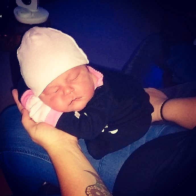 Lavega is registered to the contest to win money with this photo: arm, baby, child, cloud, cool, ear, finger, hand, head, headgear, headwear, leg, love, meteorological_phenomenon, mountain, mouth, night, nose, person, photography