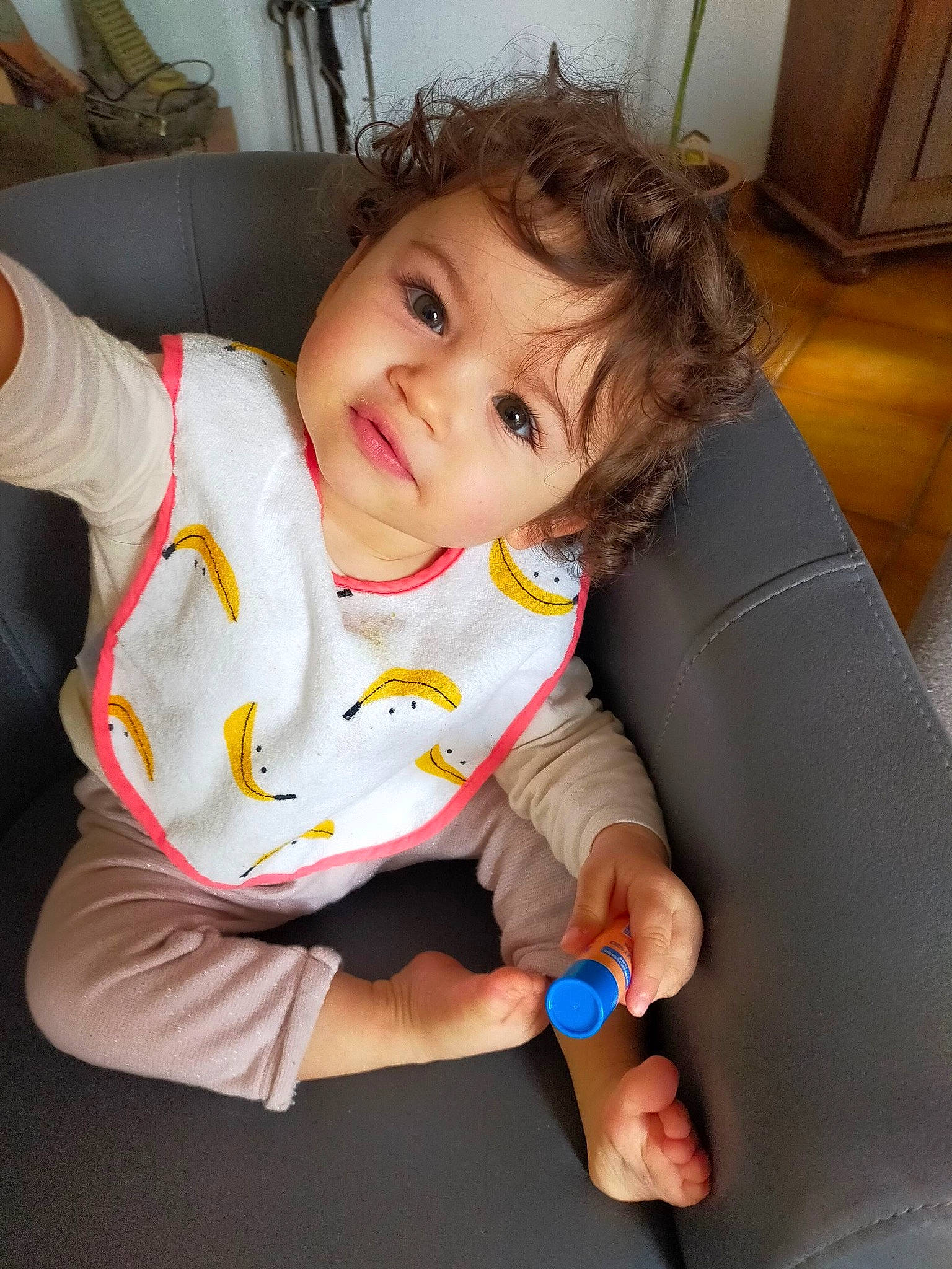 Maylann a rejoint le concours — aidez-le/la à gagner de superbes lots ! baby, baby_toddler_clothing, cheek, comfort, eye, finger, floor, gesture, hair, hand, human_body, joint, lip, mouth, nose, person, skin, sleeve, smile, thumb