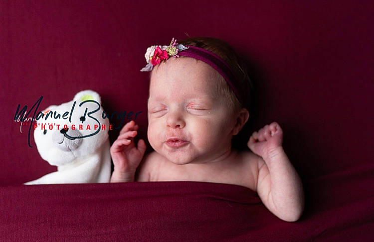 Tara participe au concours pour gagner de l'argent avec cette photo : arm, baby, baby_toddler_clothing, ear, eye, eyebrow, eyelash, face, finger, flash_photography, hand, happy, head, headgear, iris, lip, mouth, neck, person, pink