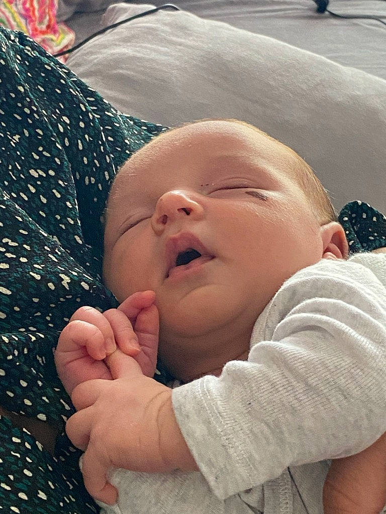 Marco a rejoint le concours — aidez-le/la à gagner de superbes lots ! baby, cheek, child, facial_expression, finger, gesture, hand, lip, mouth, nose, person, skin, sleep, smile, thumb, toddler