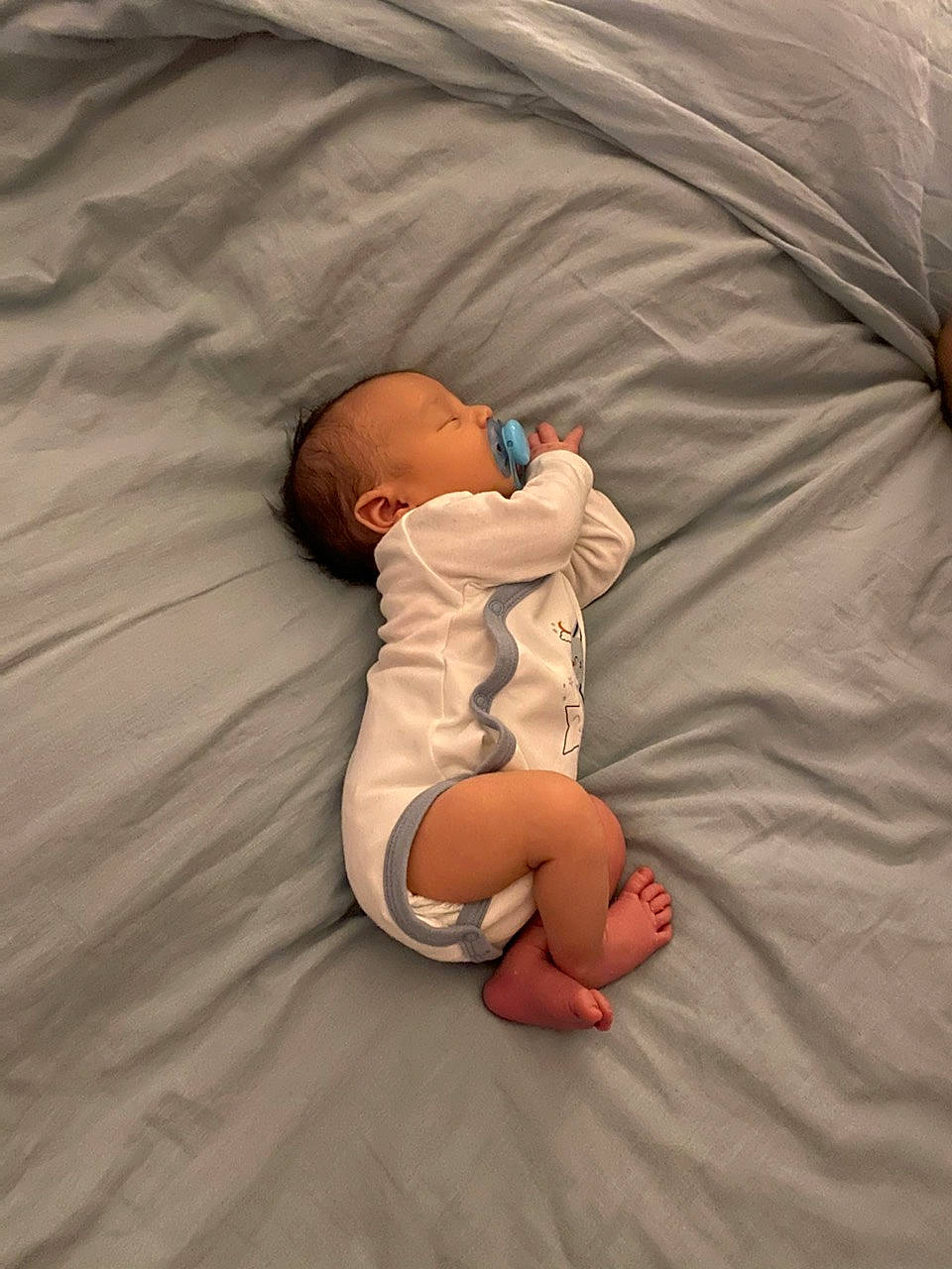 Marco a rejoint le concours — aidez-le/la à gagner de superbes lots ! baby, baby_sleeping, child, comfort, leg, person, sleep, toddler