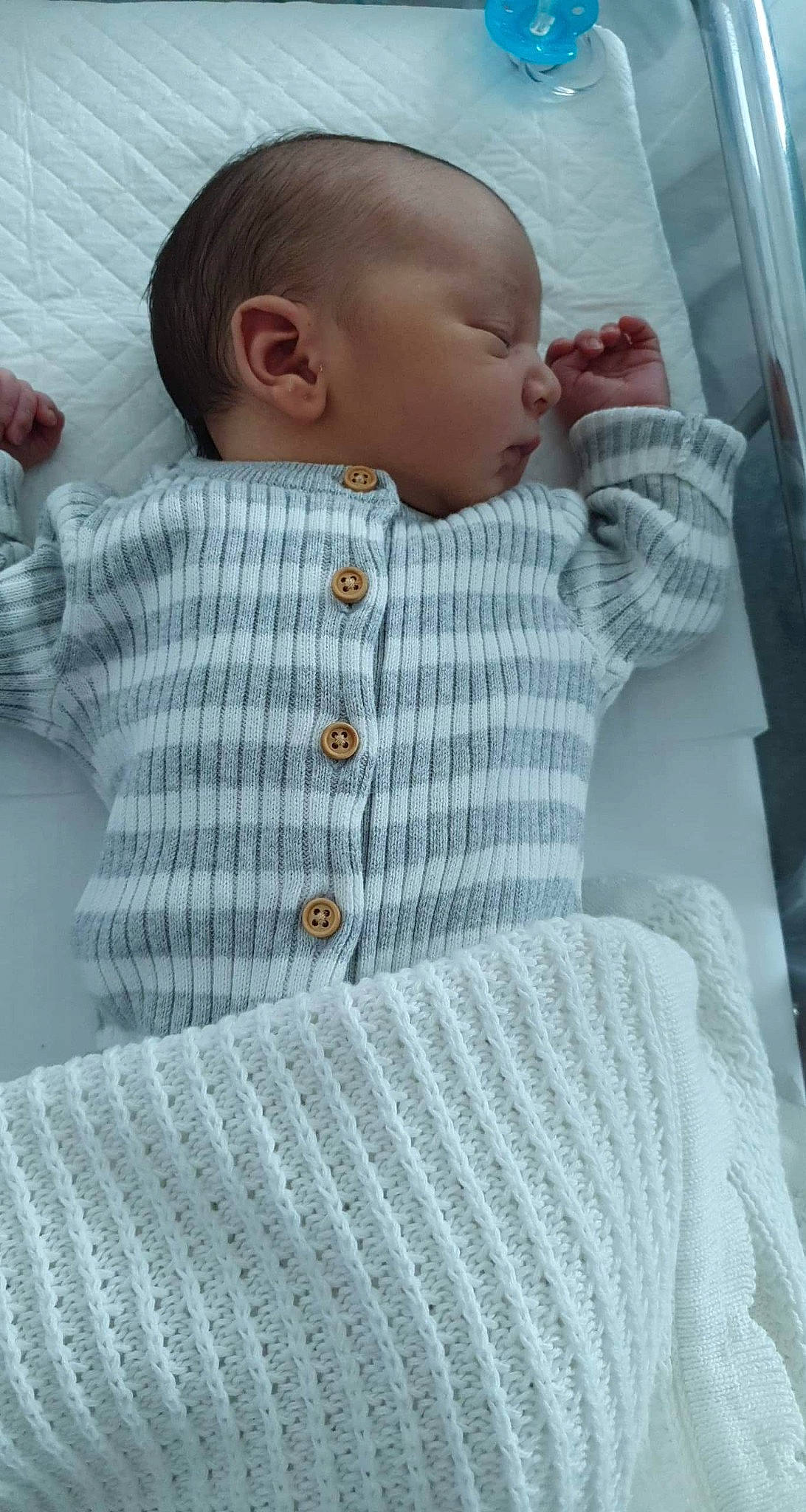 Marco participe au concours pour gagner de l'argent avec cette photo : baby, cheek, child, knitting, outerwear, person, skin, sleep, sweater, textile, toddler, wool