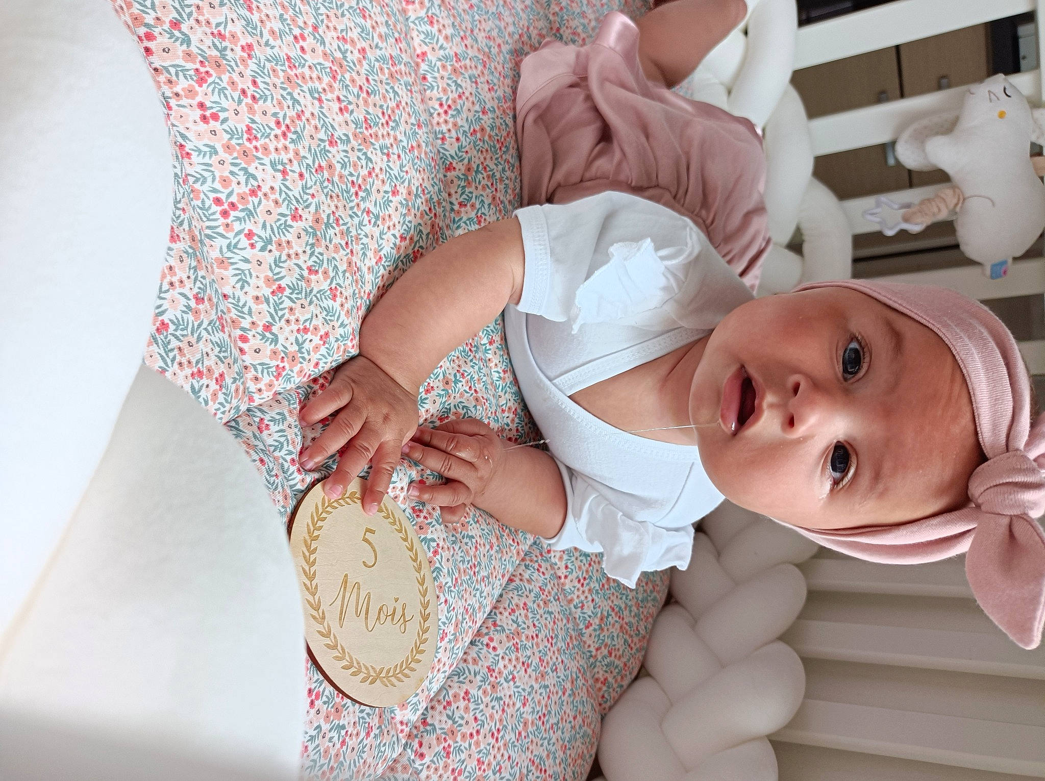 Kim-line a rejoint le concours — aidez-le/la à gagner de superbes lots ! arm, baby, baby_toddler_clothing, comfort, dress, eyelash, finger, hand, happy, hat, human, human_body, joint, leg, person, pink, product, skin, surprise, textile