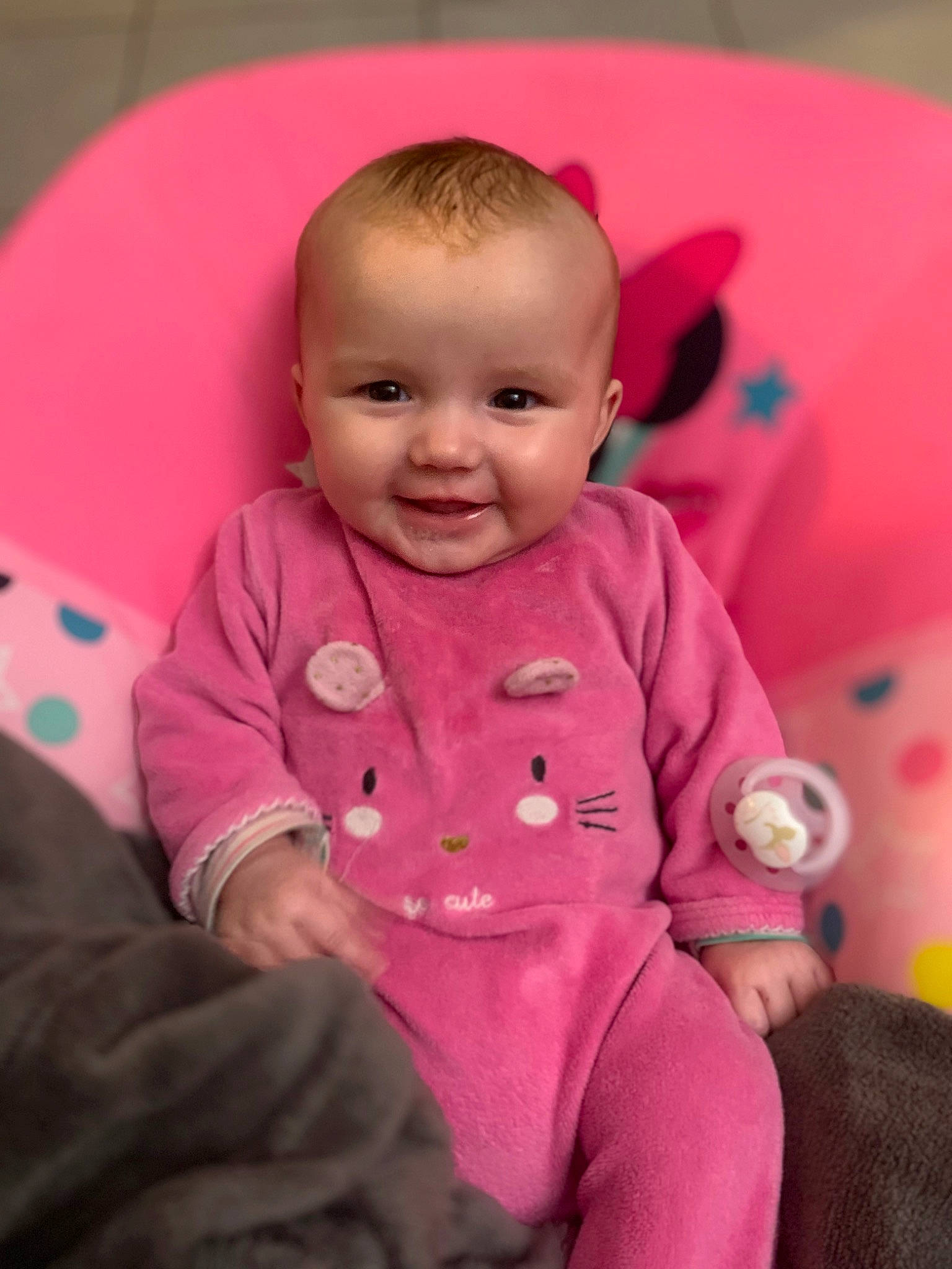 Yelena participe au concours pour gagner de l'argent avec cette photo : baby, baby_toddler_clothing, cheek, child, comfort, eye, eyebrow, happy, iris, joy, leg, lip, magenta, mouth, nose, person, pink, skin, sleeve, smile