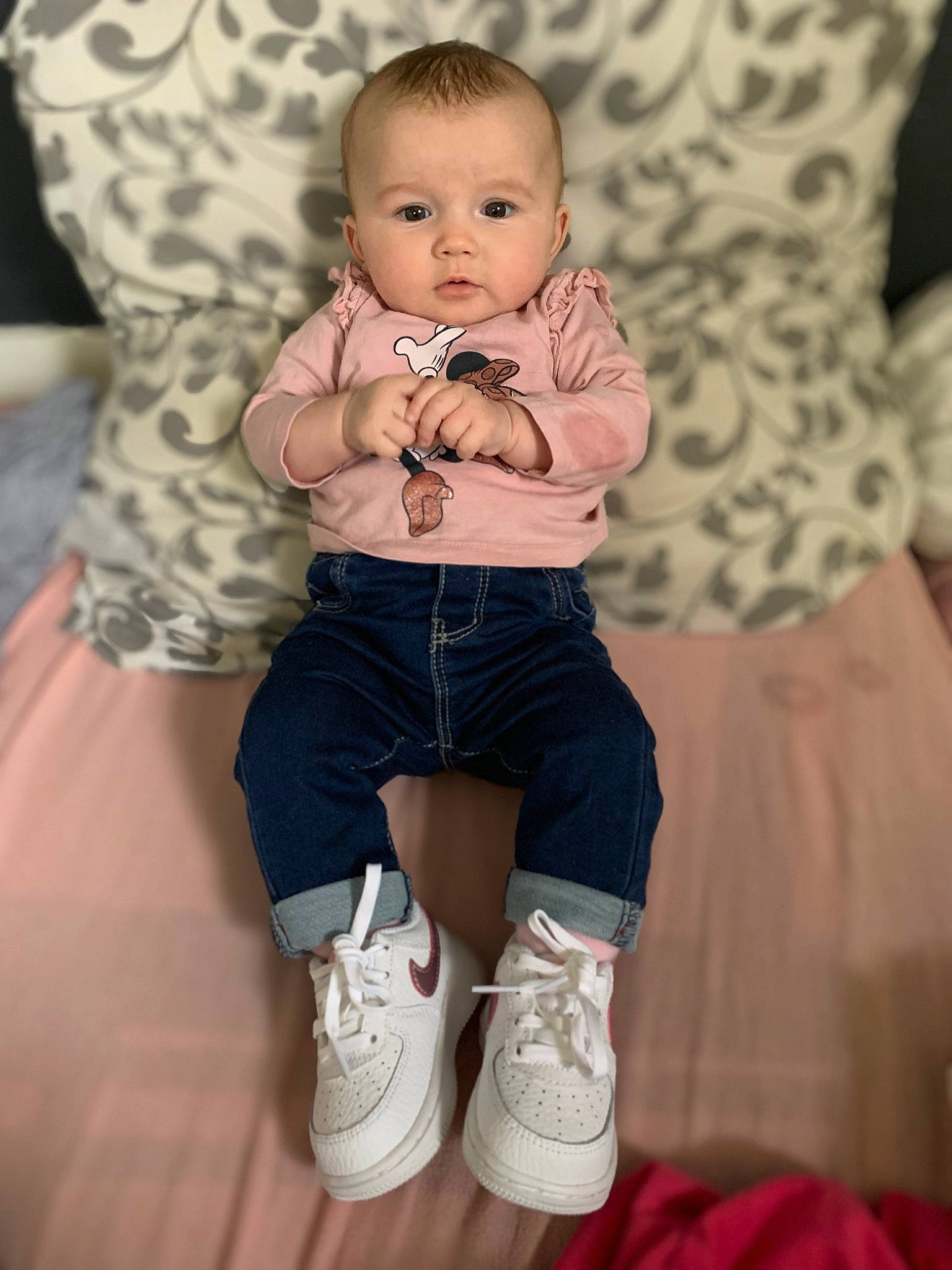 Yelena a rejoint le concours — aidez-le/la à gagner de superbes lots ! baby, baby_toddler_clothing, cheek, flash_photography, happy, head, human_leg, joint, knee, person, pink, skin, sleeve, sock, sportswear, stomach, t_shirt, thigh, toddler, trunk