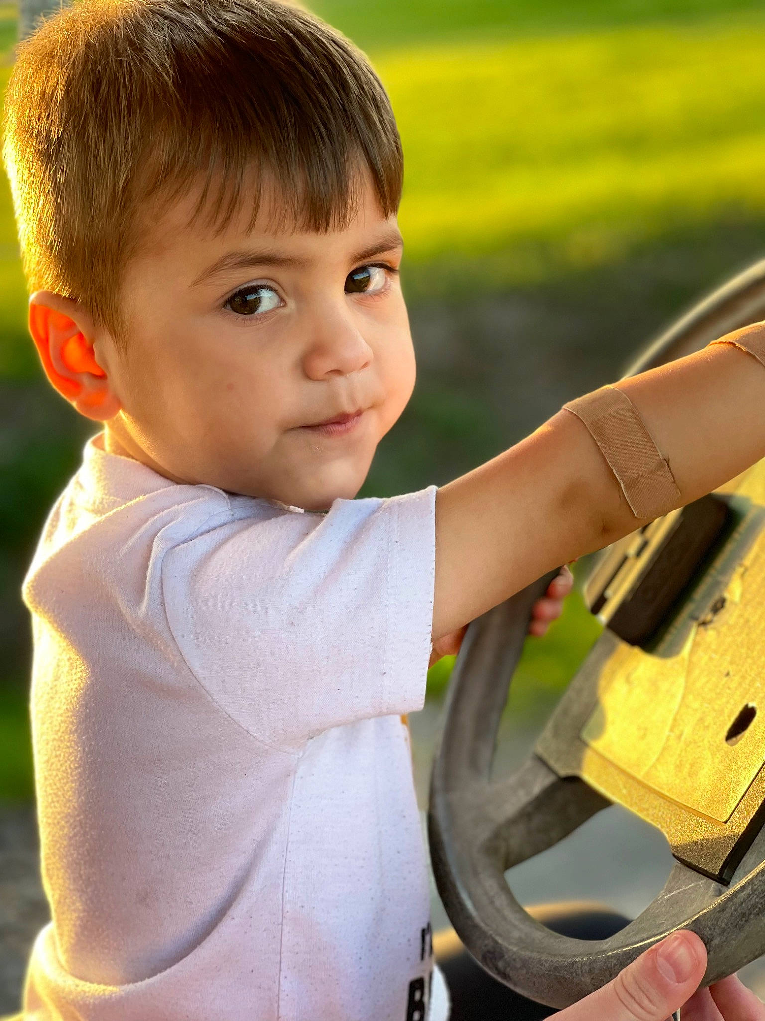 Lj is registered to the contest to win money with this photo: child, finger, fun, gesture, grass, happy, leisure, people, people_in_nature, person, plant, play, product, sitting, standing, t_shirt, thumb, toddler, tree, wheel