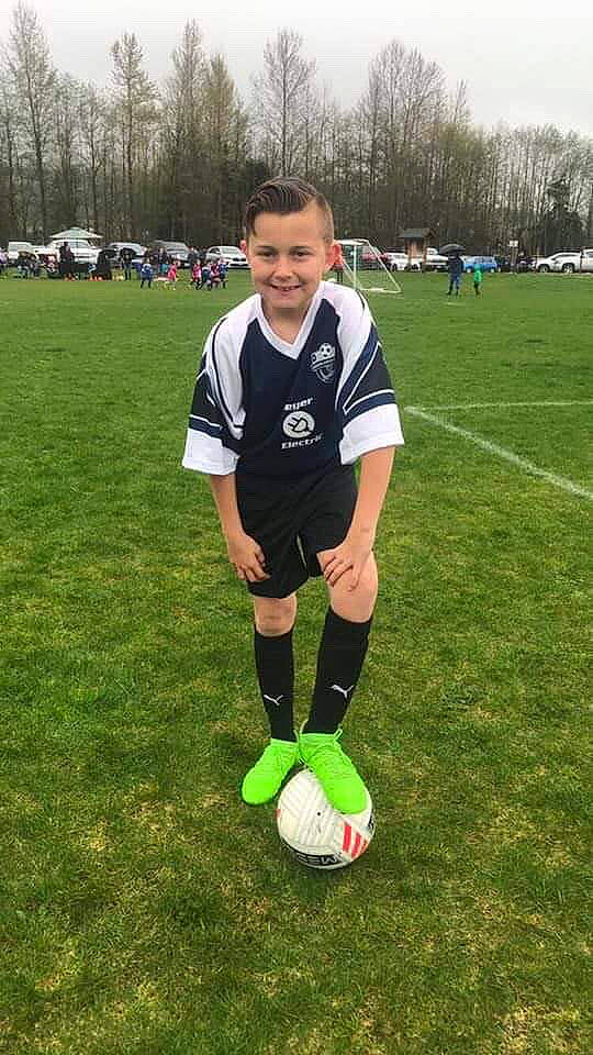 Jaedyn is registered to the contest to win money with this photo: ball, ball_game, football, football_player, grass, joy, kick, pallone, person, play, player, soccer, soccer_ball, soccer_kick, soccer_player, sports, sports_equipment, sports_training, team, team_sport