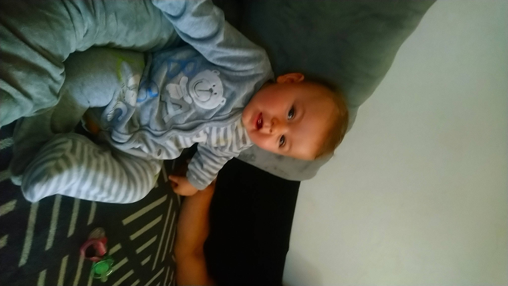 édenne a rejoint le concours — aidez-le/la à gagner de superbes lots ! arm, baby, cheek, child, ear, eye, finger, fun, hand, head, joint, leg, mouth, muscle, nose, person, skin, smile, toddler, trunk