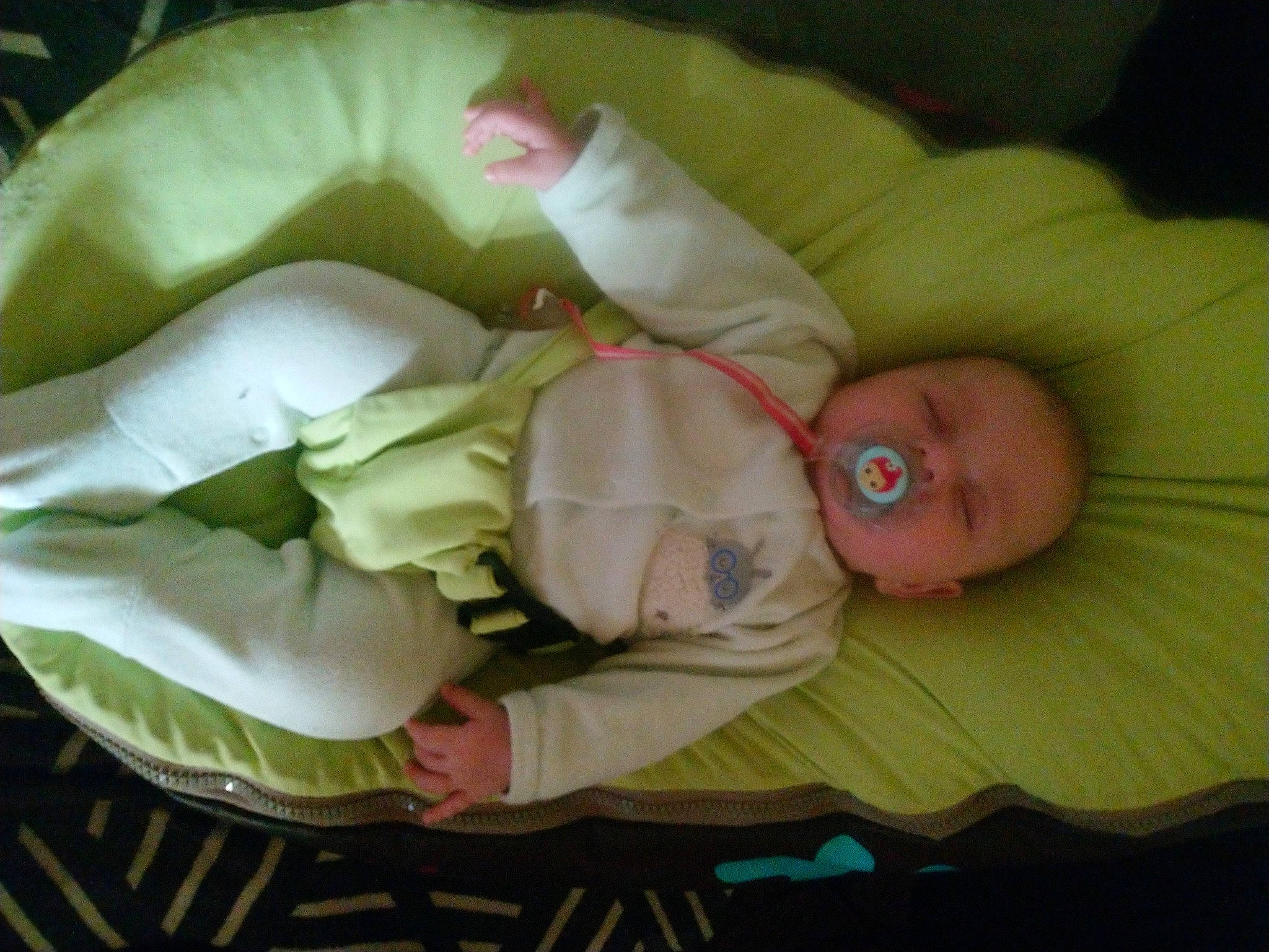 édenne a rejoint le concours — aidez-le/la à gagner de superbes lots ! baby, baby_products, baby_sleeping, bedtime, child, comfort, furniture, infant_bed, nap, person, product, sleep, toddler