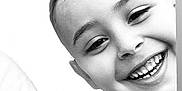 Borhan participe au concours pour gagner de l'argent avec cette photo : child, boy, smiling, face, portrait, black_and_white, happy, close_up, casual_clothing, short_hair, person, cheerful, joyful, candid, young, human, head_and_shoulders, monochrome, expression, people