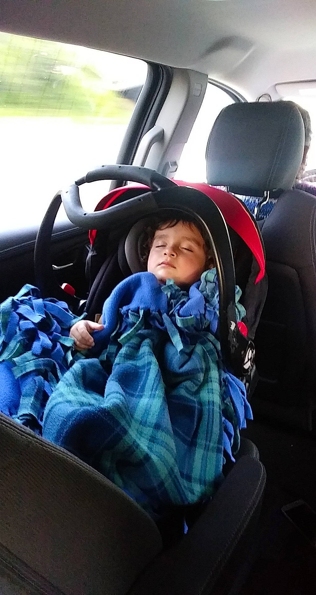 Marco is registered to the contest to win money with this photo: auto_part, baby, baby_carriage, baby_in_car_seat, baby_products, car, car_seat, car_seat_cover, child, comfort, family_car, luxury_vehicle, person, plant, product, steering_wheel, toddler, vehicle